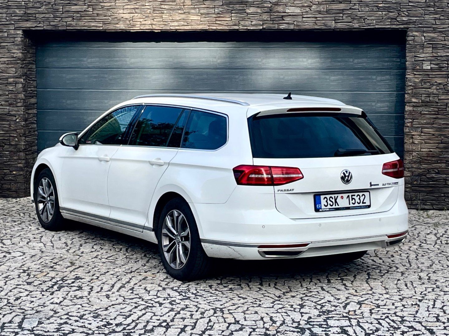Volkswagen Passat, 2.0 TDI DSG Highline CZ - fotka 6