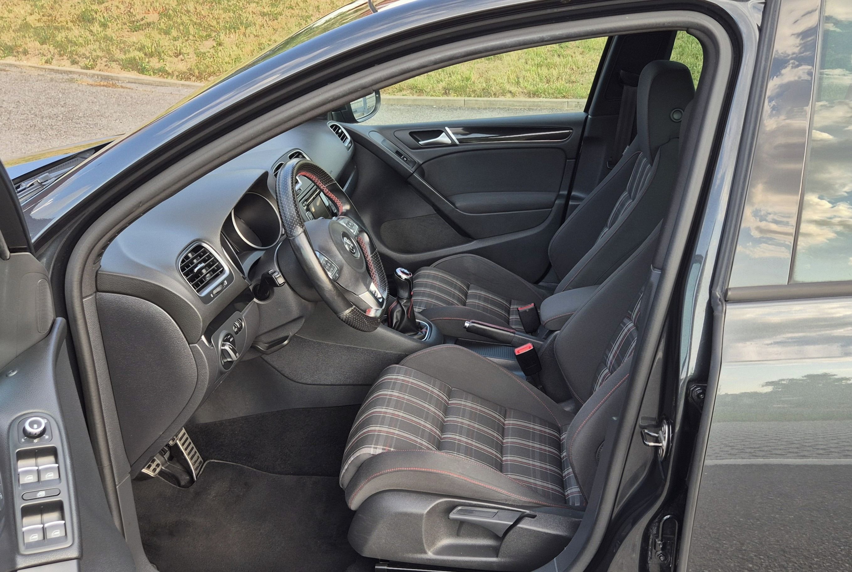 Volkswagen Golf, GTI 2.0TSI 155KW - fotka 6