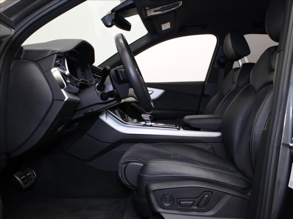 Audi Q7, 3,0 50TDi S-Line 45tkm. 1.maj. - fotka 6