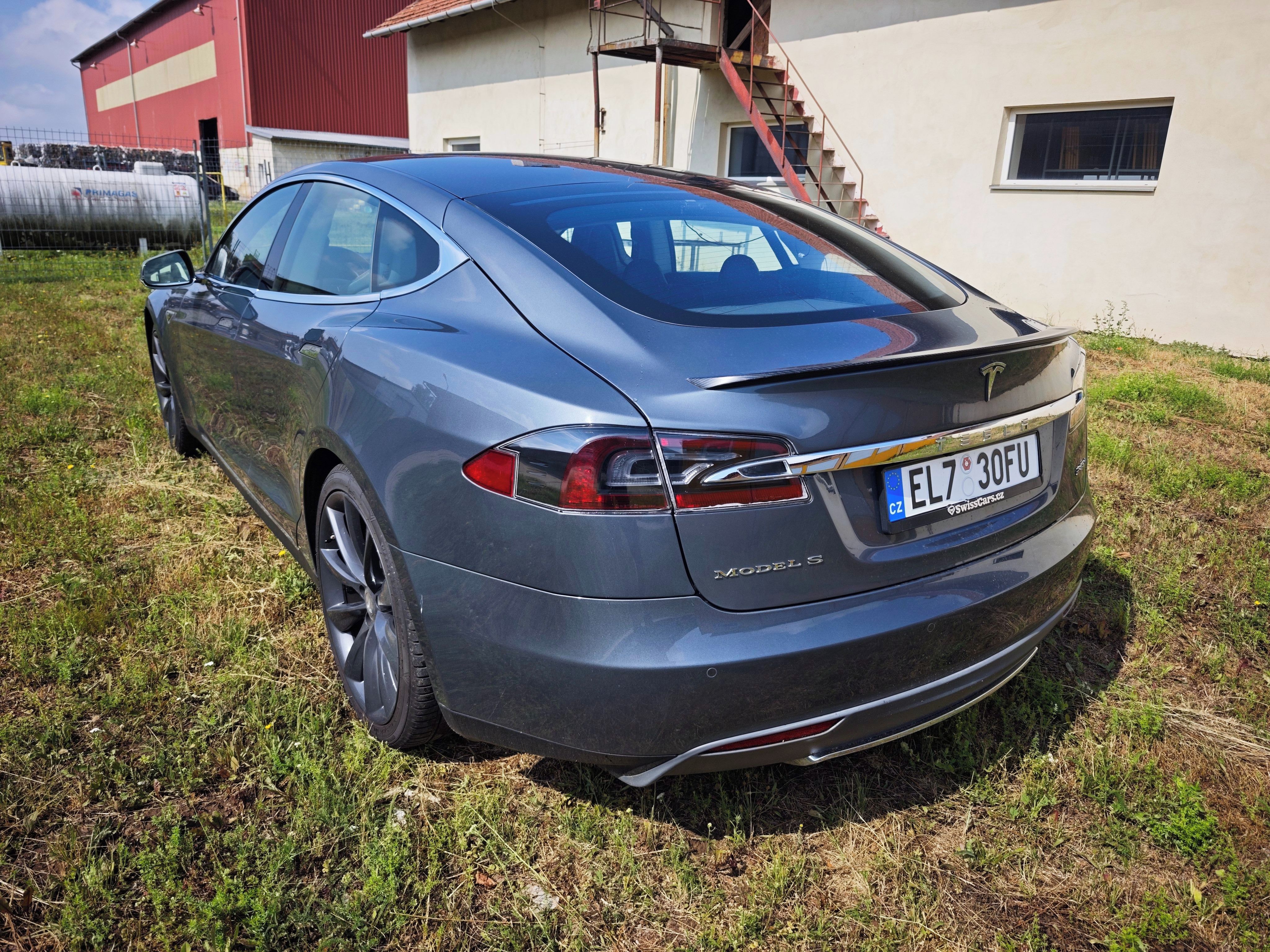 Tesla Model S, Tesla Model S P85+ ZDARMA dobi - fotka 3