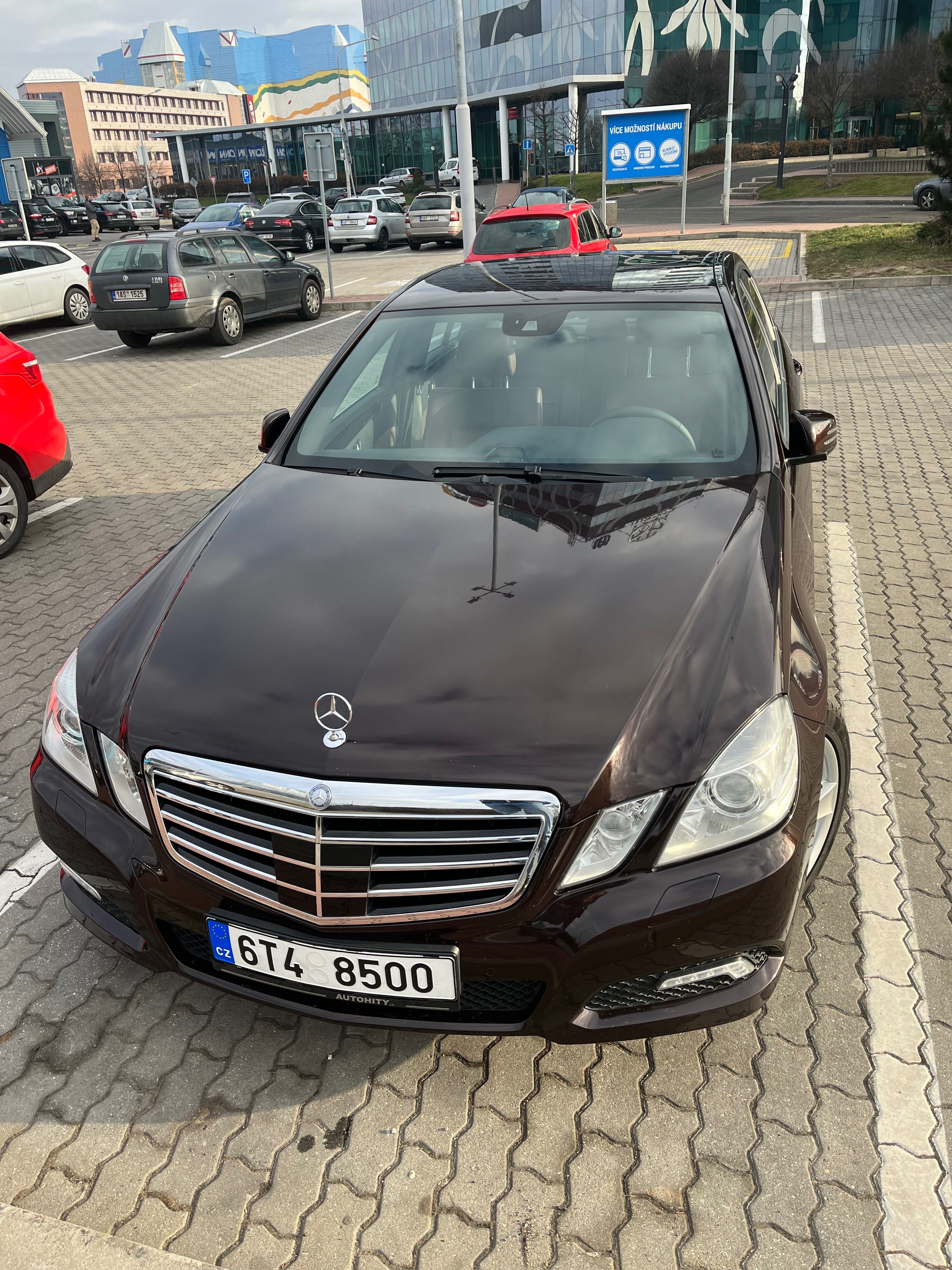 Mercedes-Benz Třídy E, Mercedes E350 benzin 4x4 - fotka 2