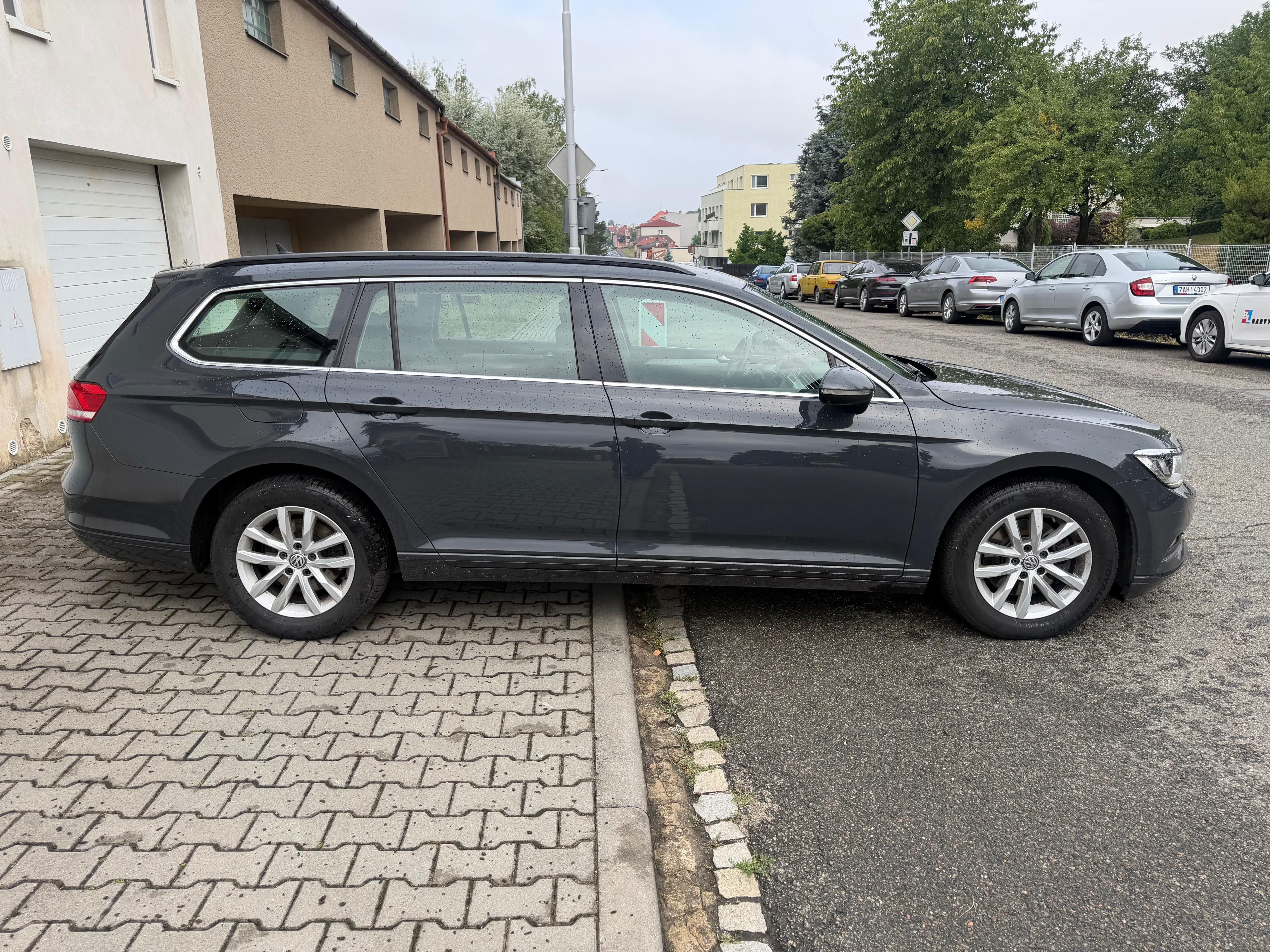 Volkswagen Passat, 2.0tdi, 110kw, tazne - fotka 6