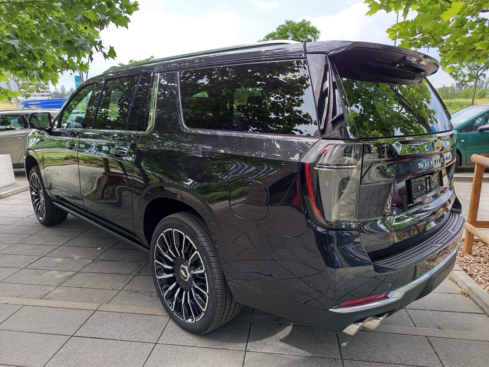 Chevrolet Suburban, High Country 2026,AWD,kola 24" - fotka 5