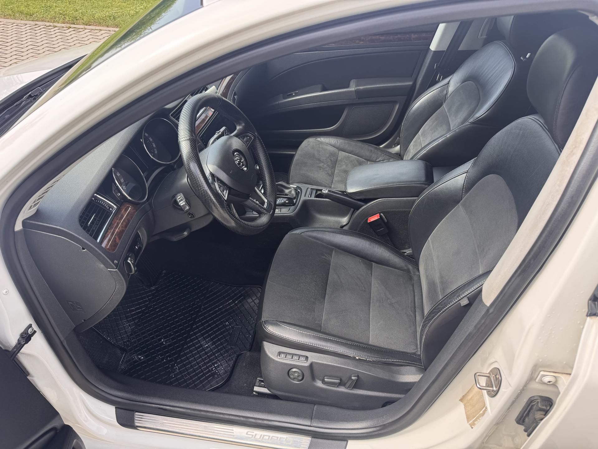 Škoda Superb, 2.0TDI 103Kw DSG Elegance - fotka 6