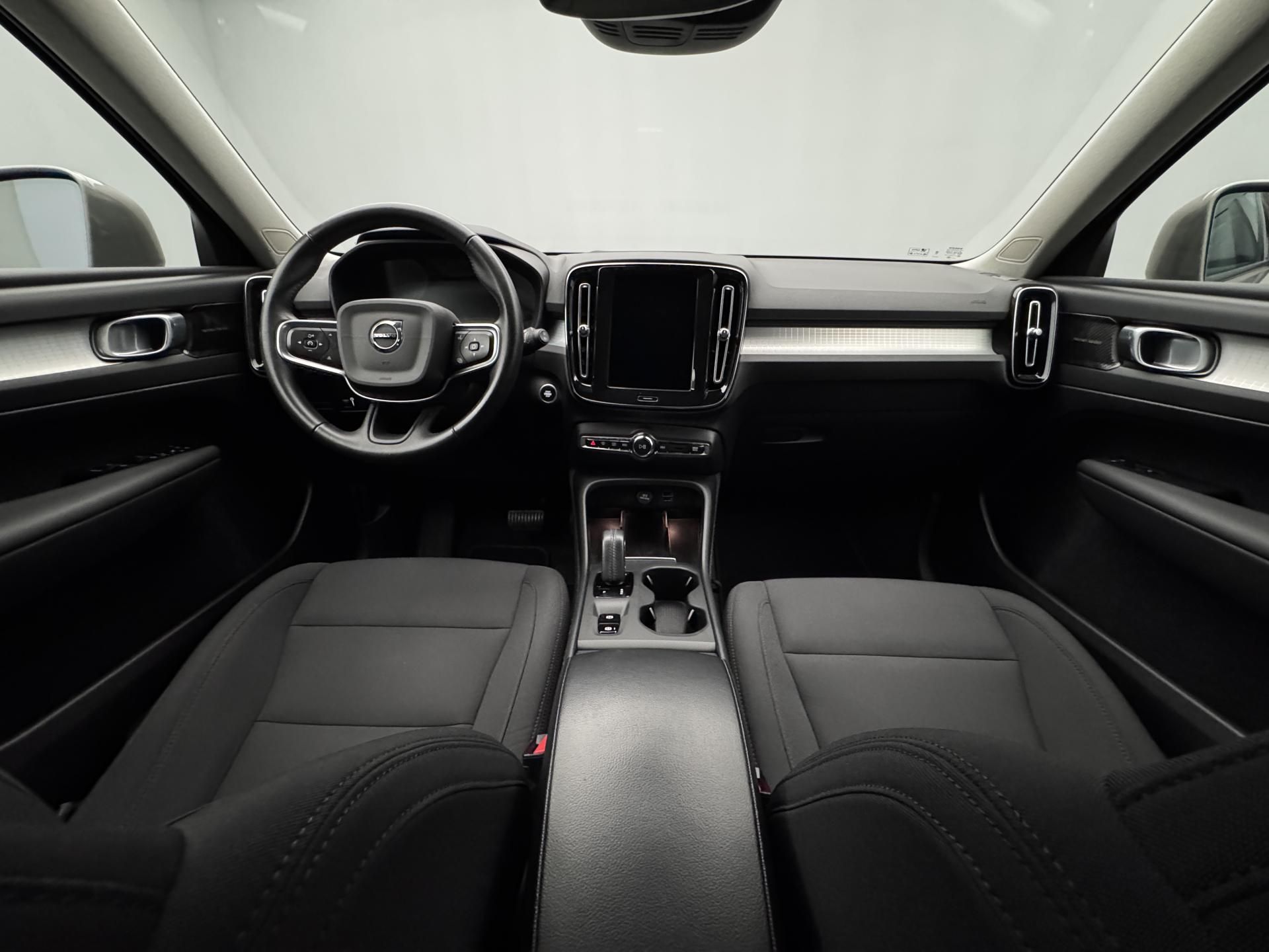Volvo XC40, B4 MOMENTUM AUT - fotka 2