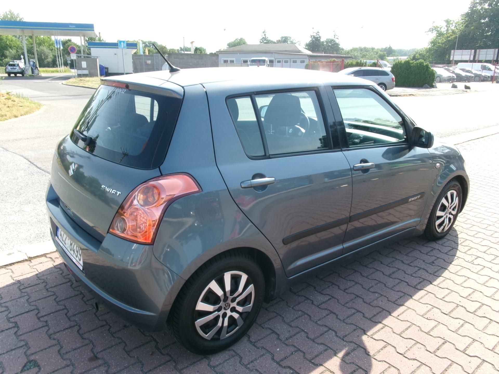 Suzuki Swift, 1,3i KLIMA VÝHŘEV - fotka 4