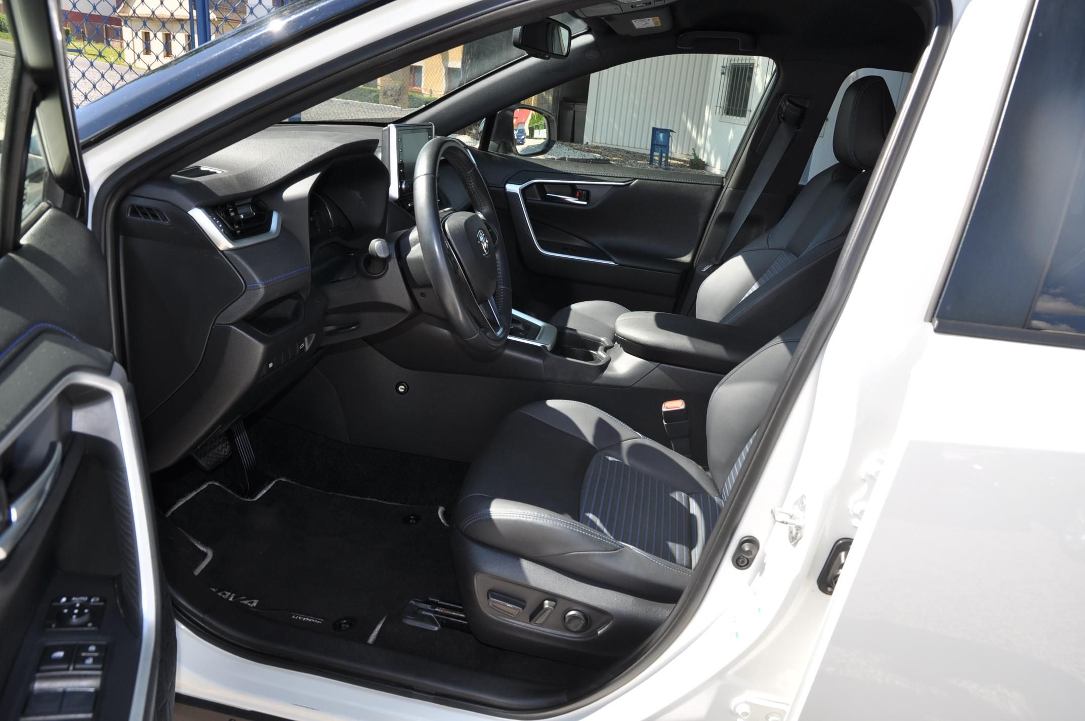 Toyota Rav4, 2.5 Hybrid 131kW 4x4 Kůže - fotka 6