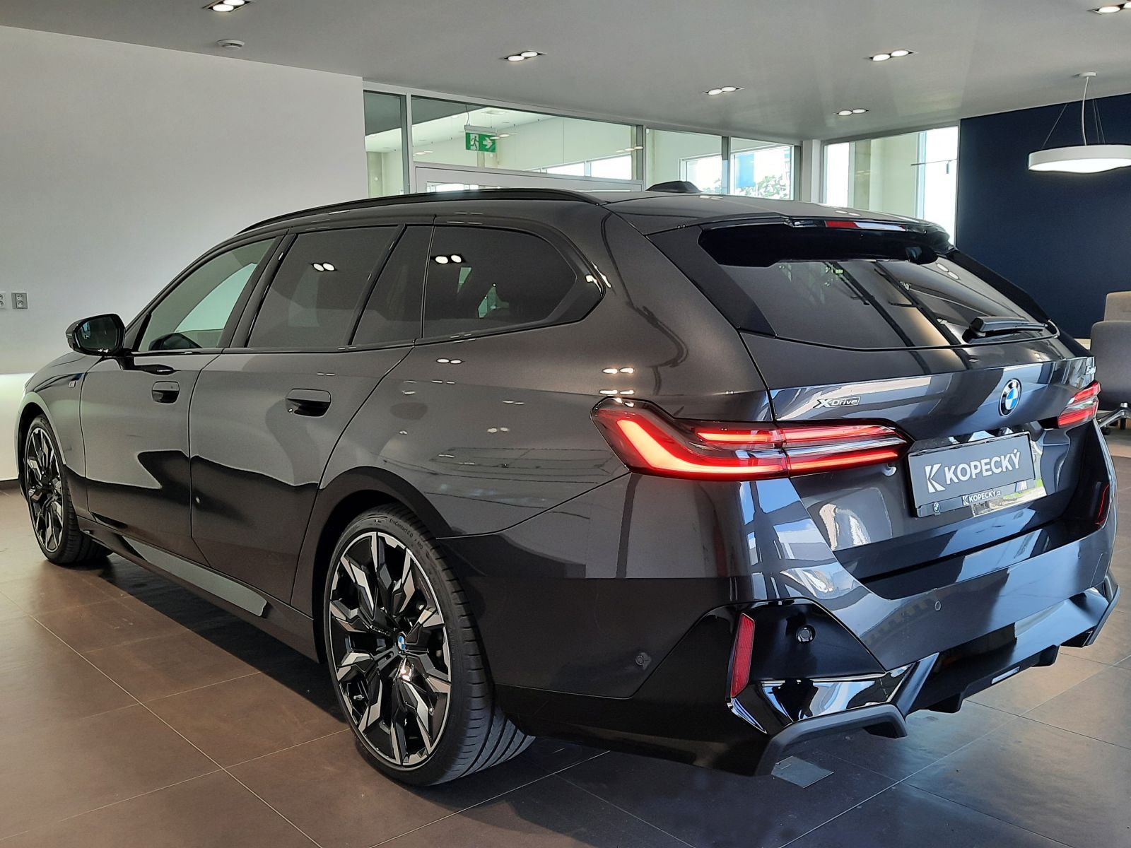 BMW Řada 5, 540d xDrive Touring M Sport - fotka 4