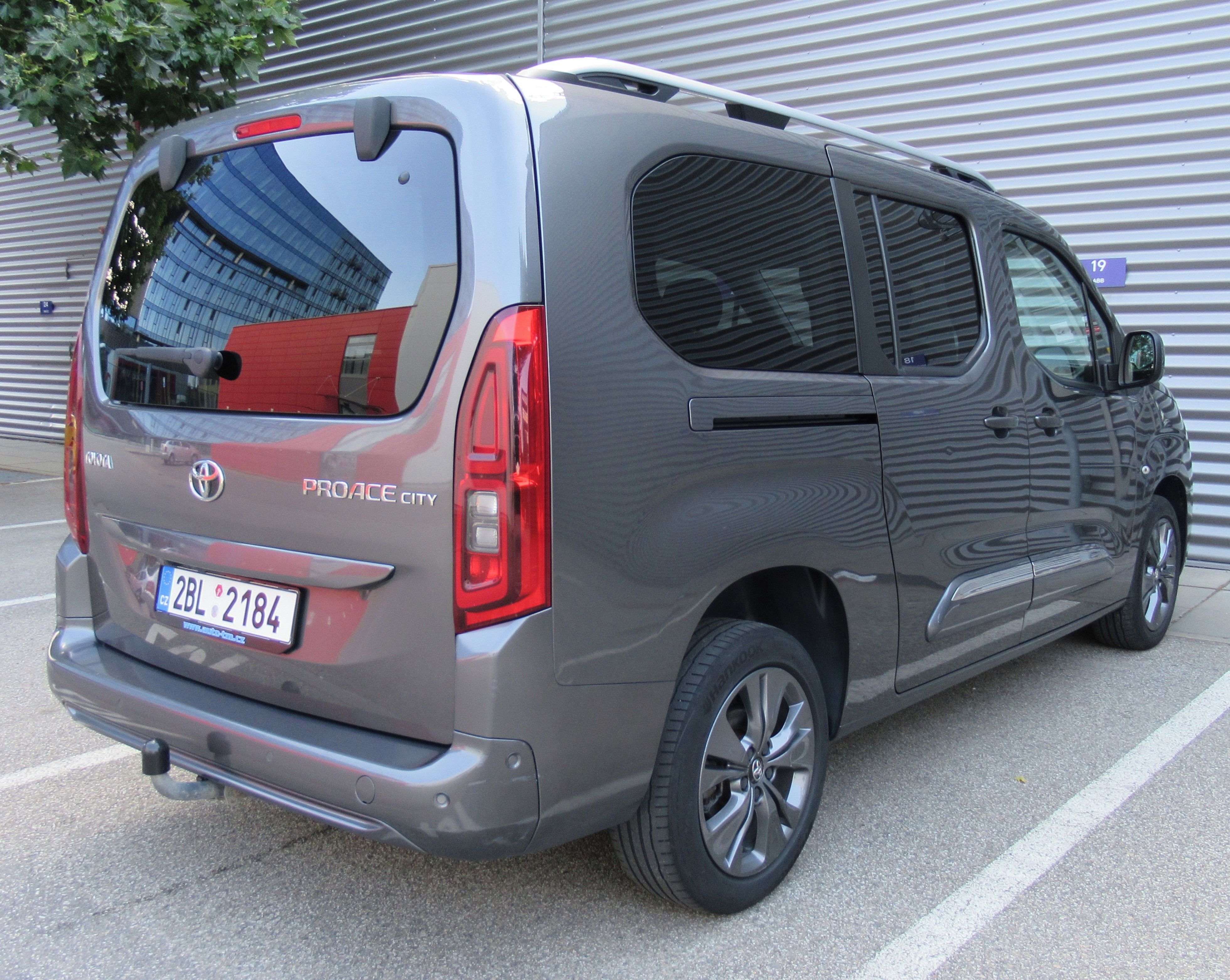 Toyota Proace City Verso, 1.5D-4D 130 L2 Family Aut.8 - fotka 6