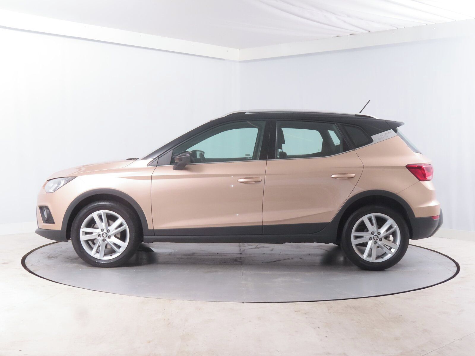 Seat Arona, 1.0 TSI, Automatická klima - fotka 3