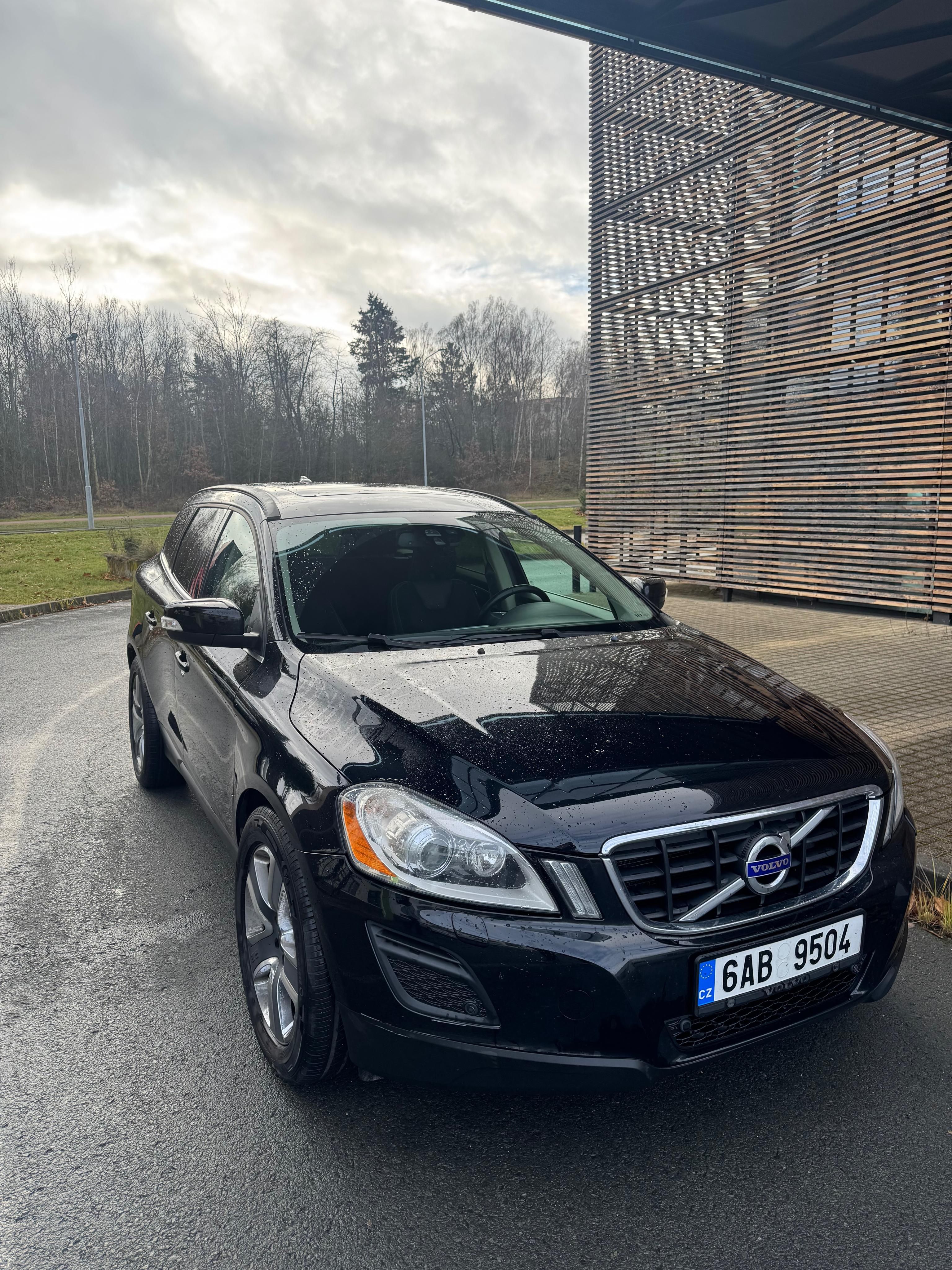 Volvo XC60, Volvo XC60 2.4D 151 KW 4x4 - fotka 3