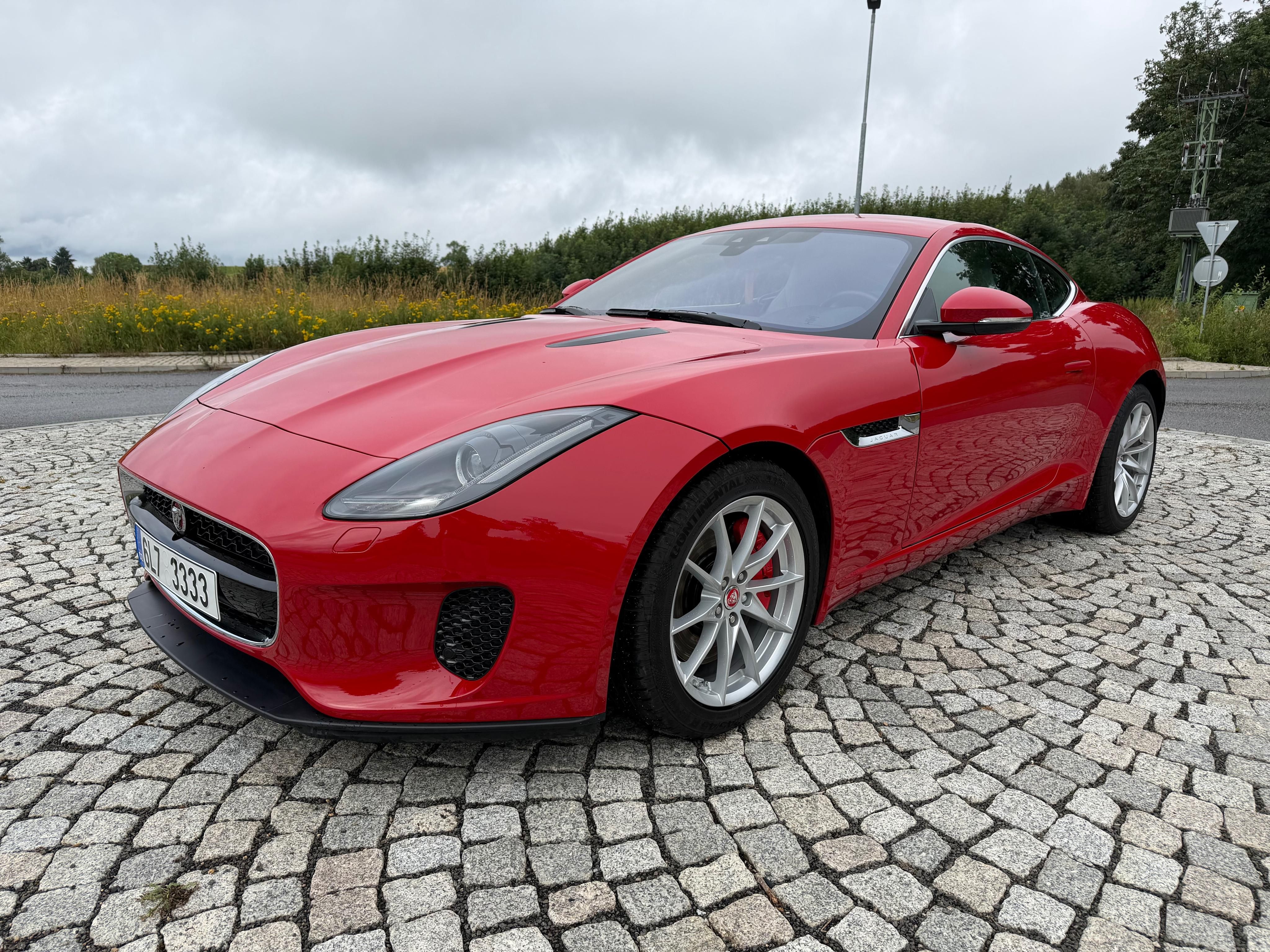 Jaguar F-Type, P300