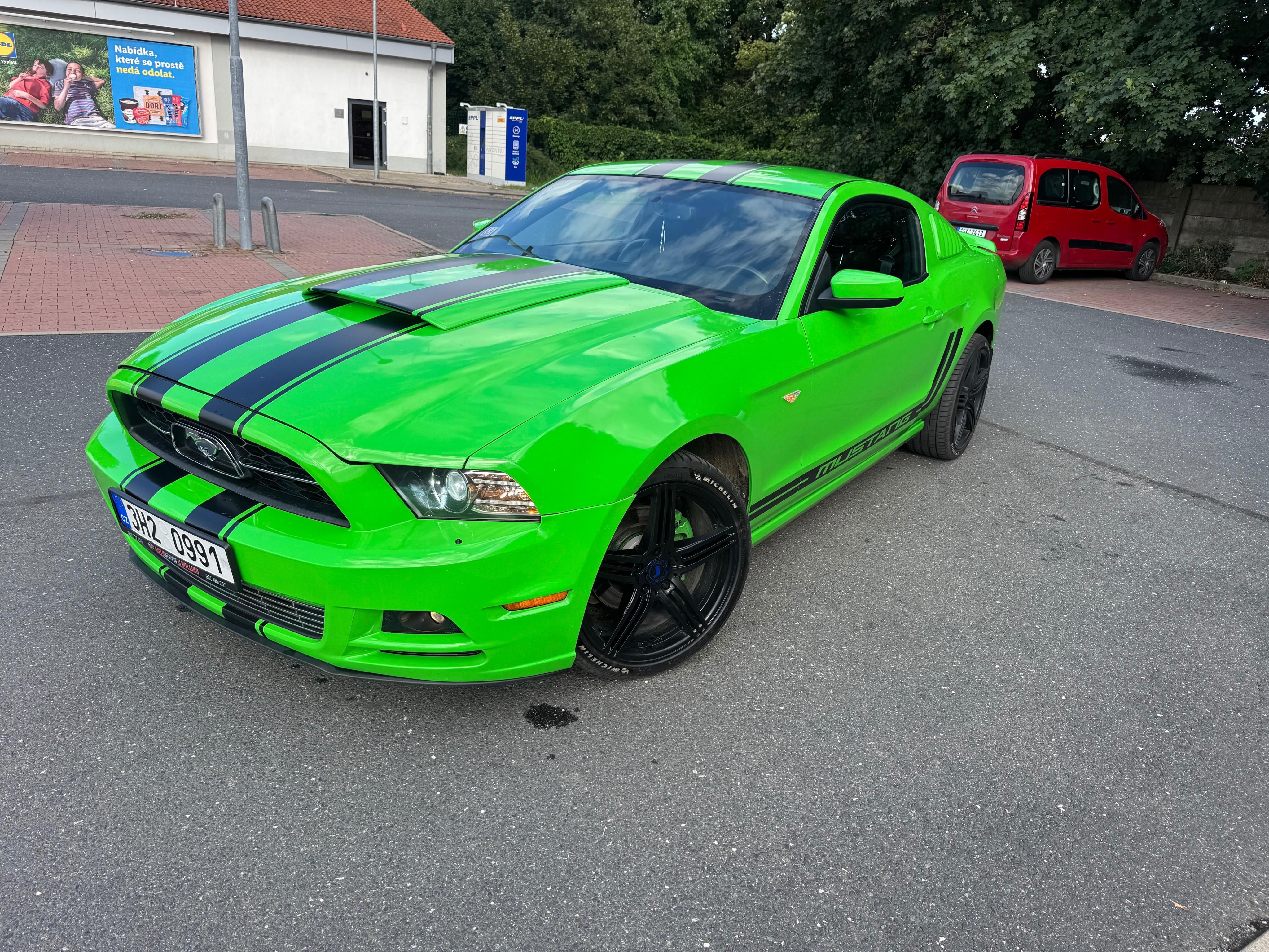 Ford Mustang, Ford Mustang Je to 2014 najeto