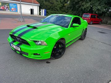 Ford Mustang Je to 2014 najeto