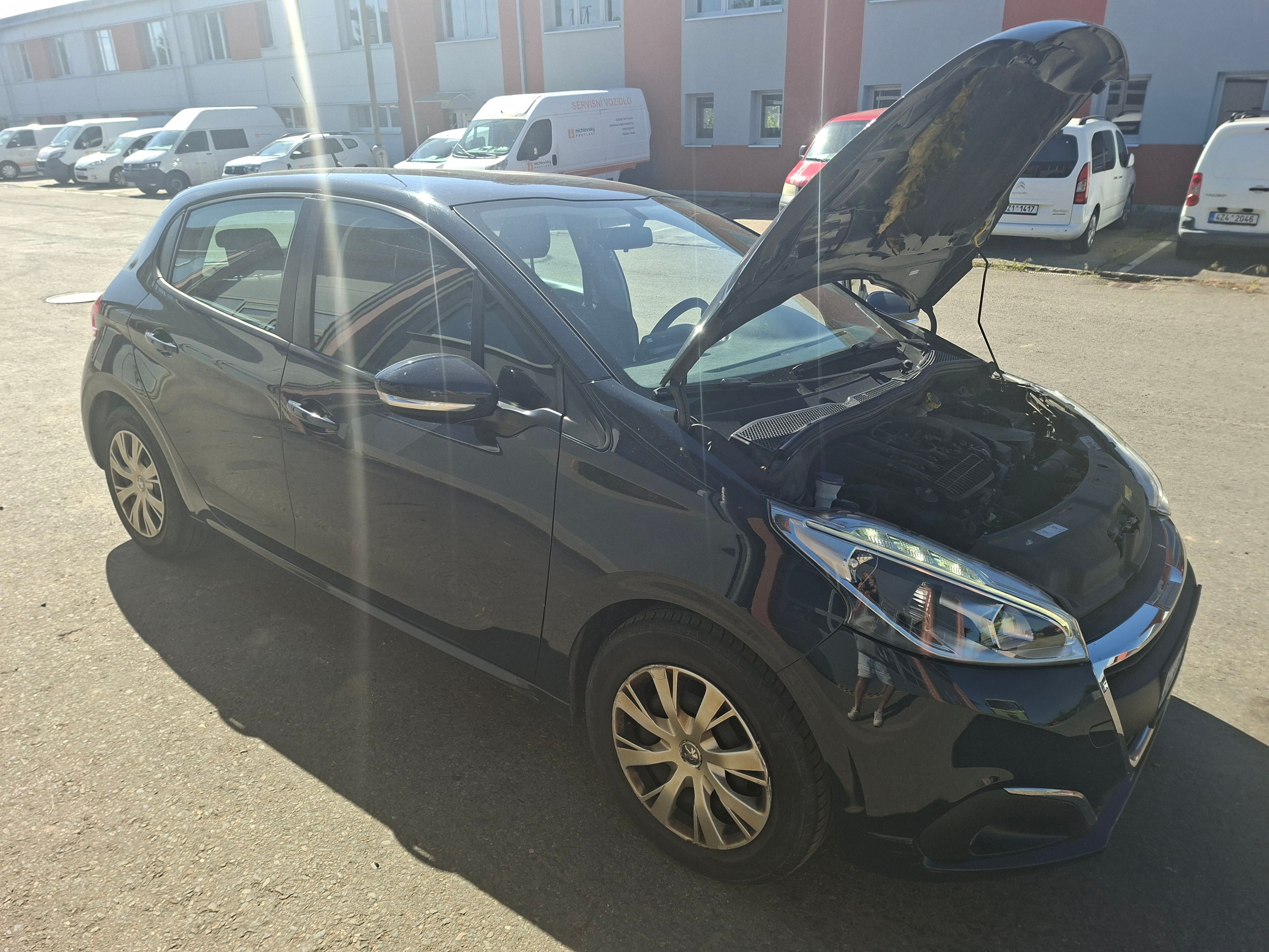 Peugeot 208, Peugeot 208 1,2 61kW 1.majitel - fotka 4