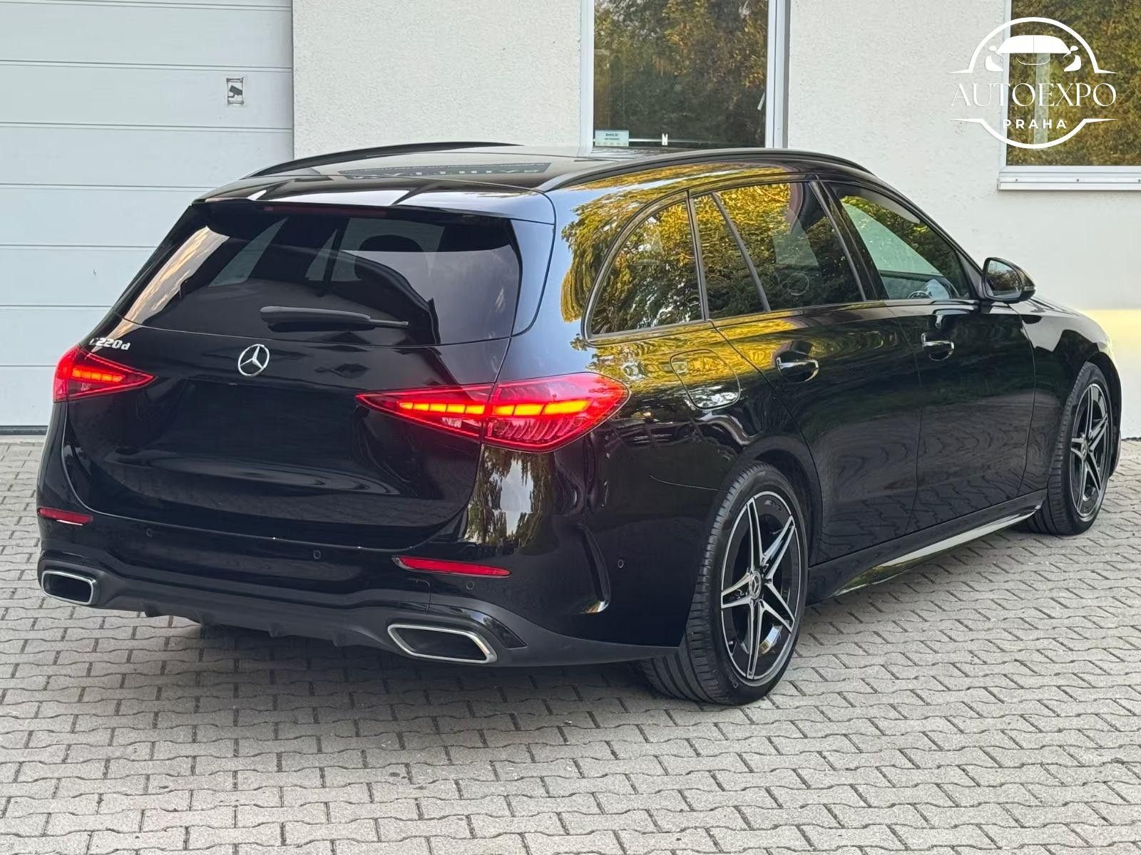 Mercedes-Benz Třídy C, 220d T AMG Line*Night Paket - fotka 5
