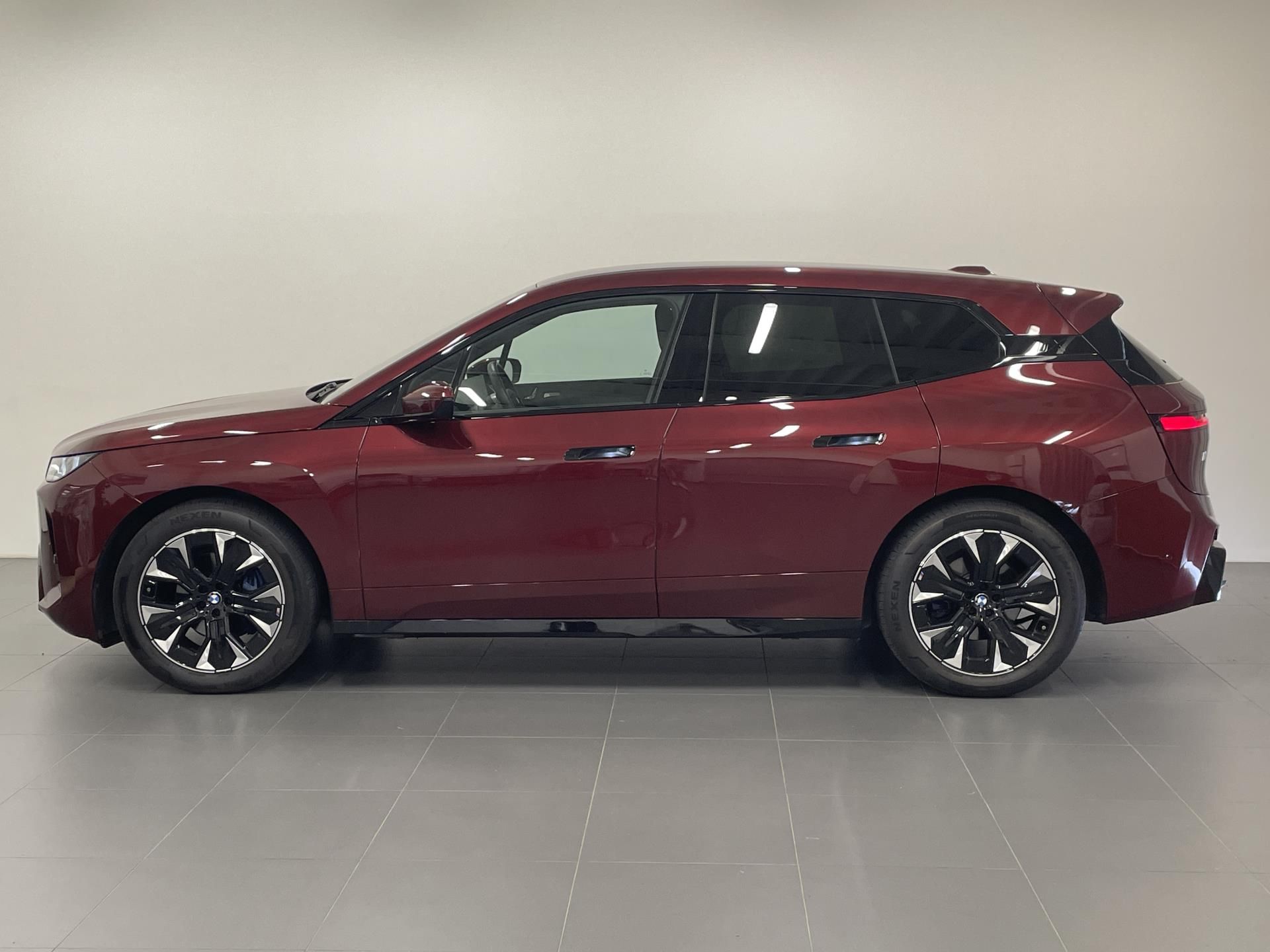 BMW iX, iX  xDrive 45 - fotka 3