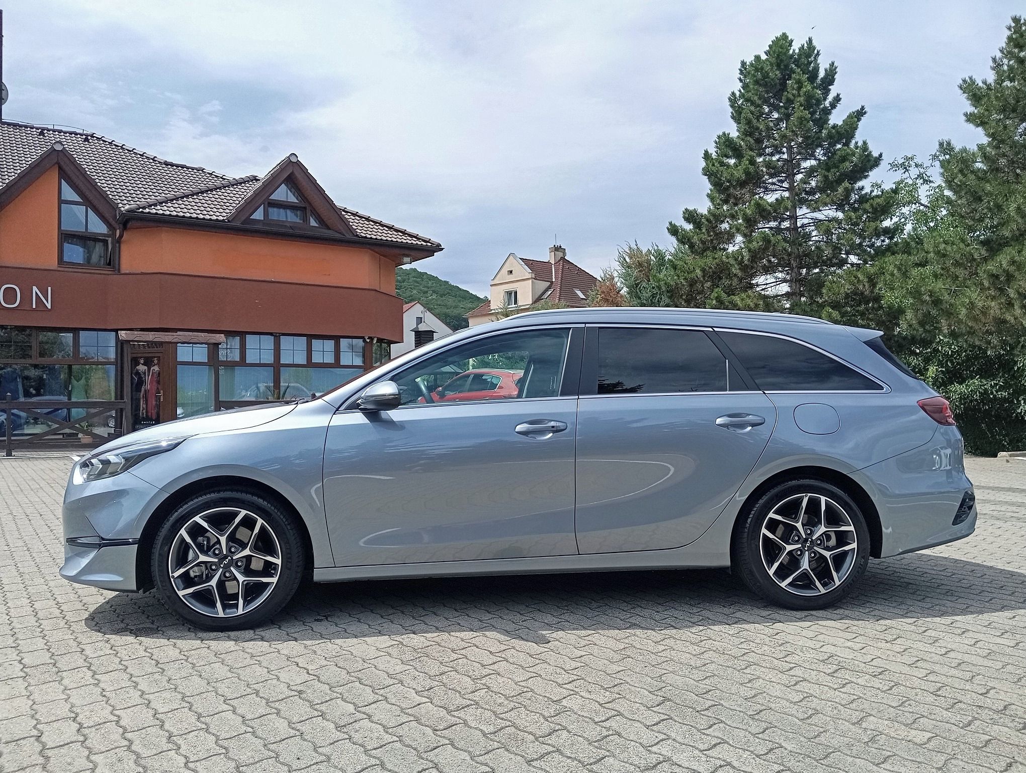 Kia Cee´d SW, 1.5 T-GDi 7DCT TOP + Business - fotka 5
