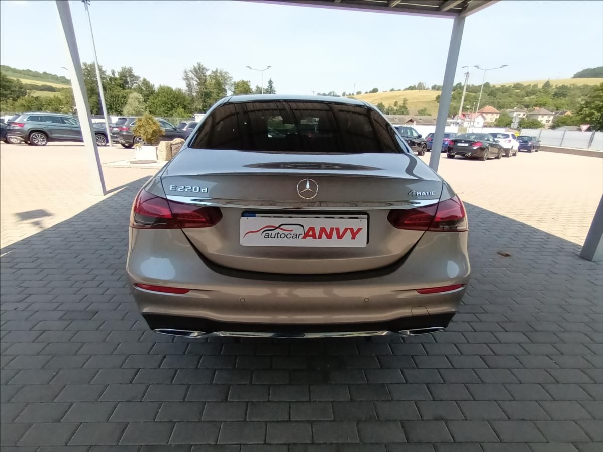 Mercedes-Benz Třídy E, 2,0 220d,AMG,4MATIC,PANO,9G - fotka 6