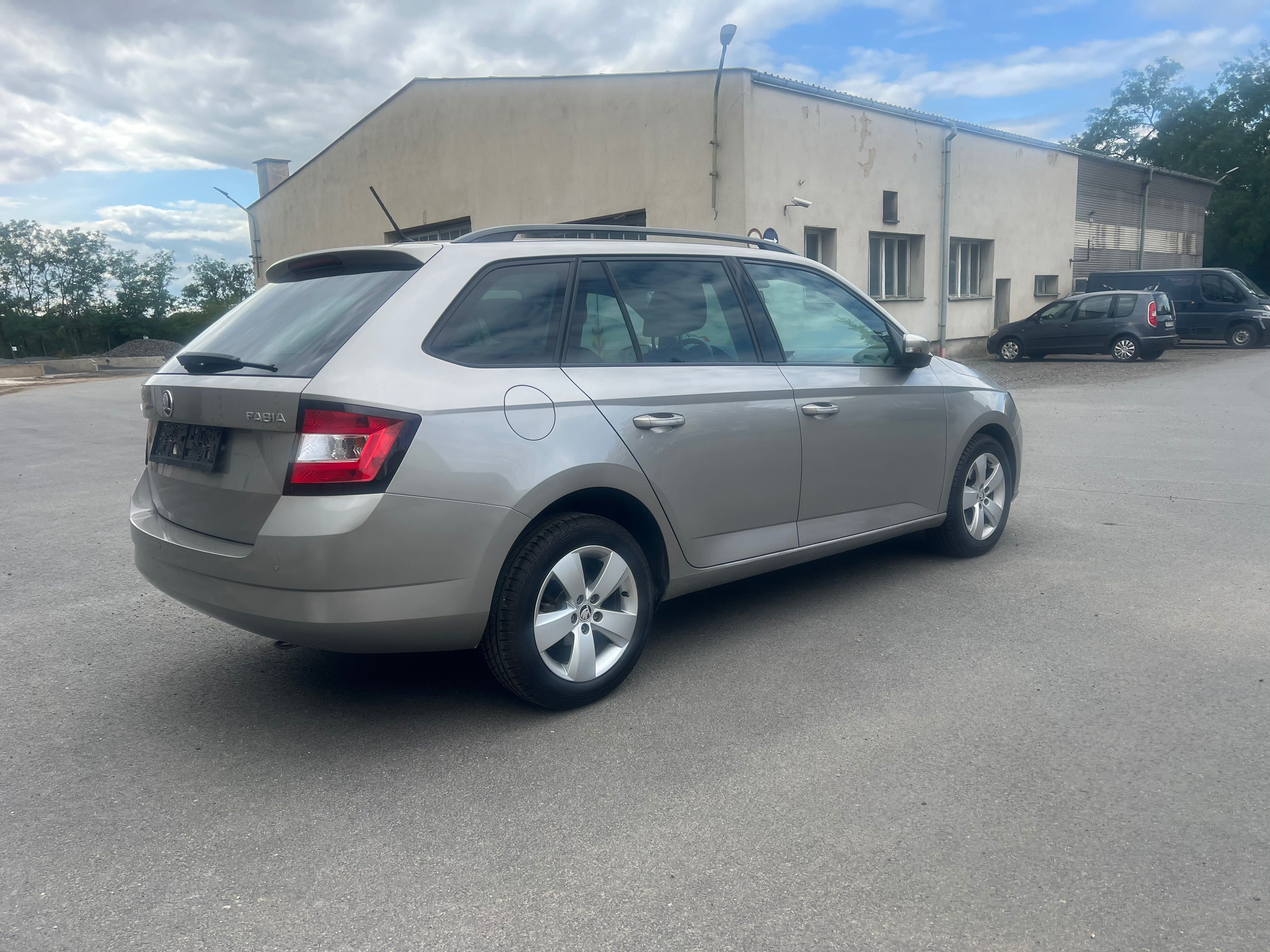 Škoda Fabia, 1.2 TSI 81 kW 140 000 km - fotka 4