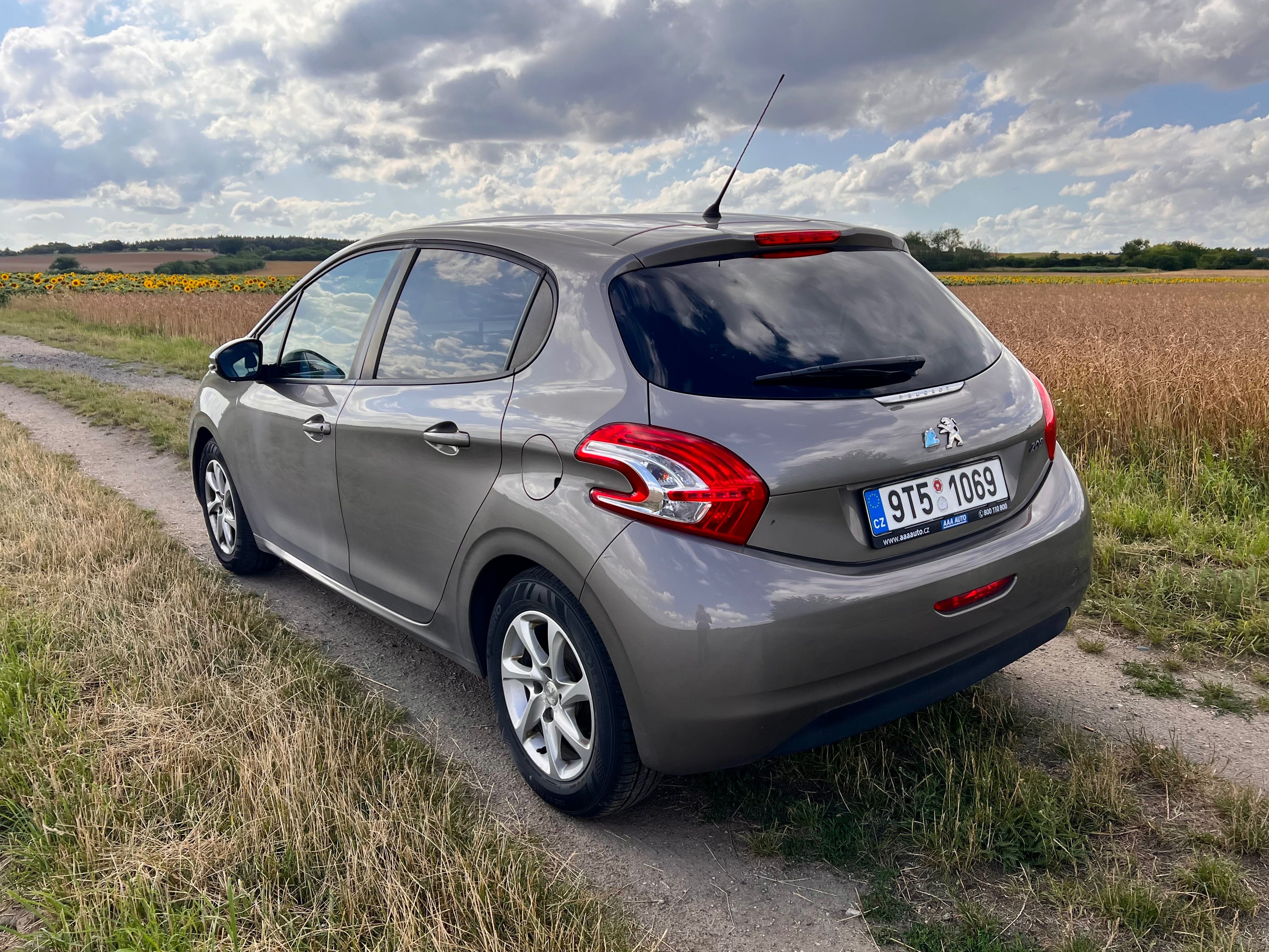 Peugeot 208, 1.2 VTi, servisní knížka - fotka 3