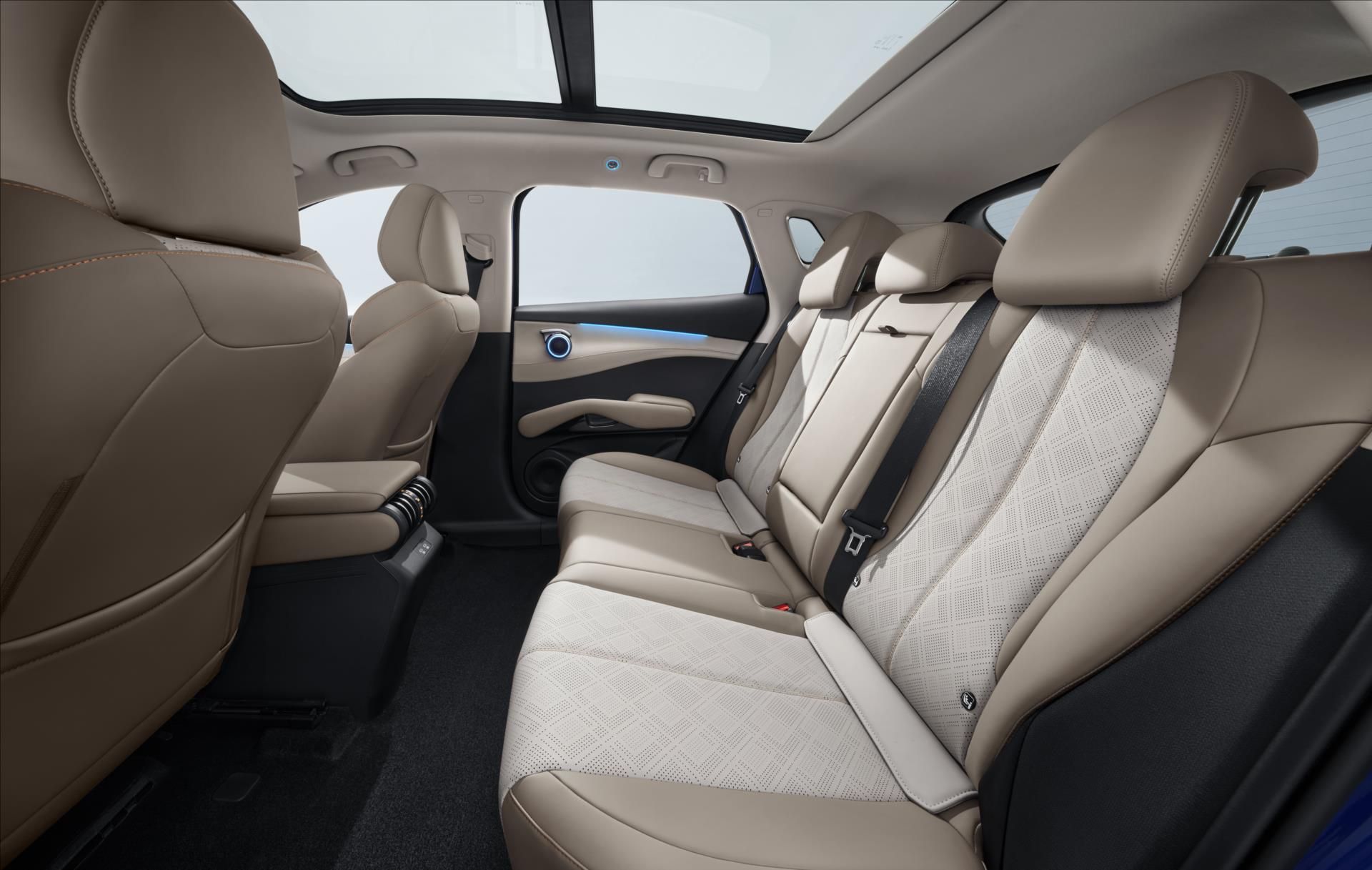 BYD ATTO 3, EVO 330 kW Excellence - fotka 6