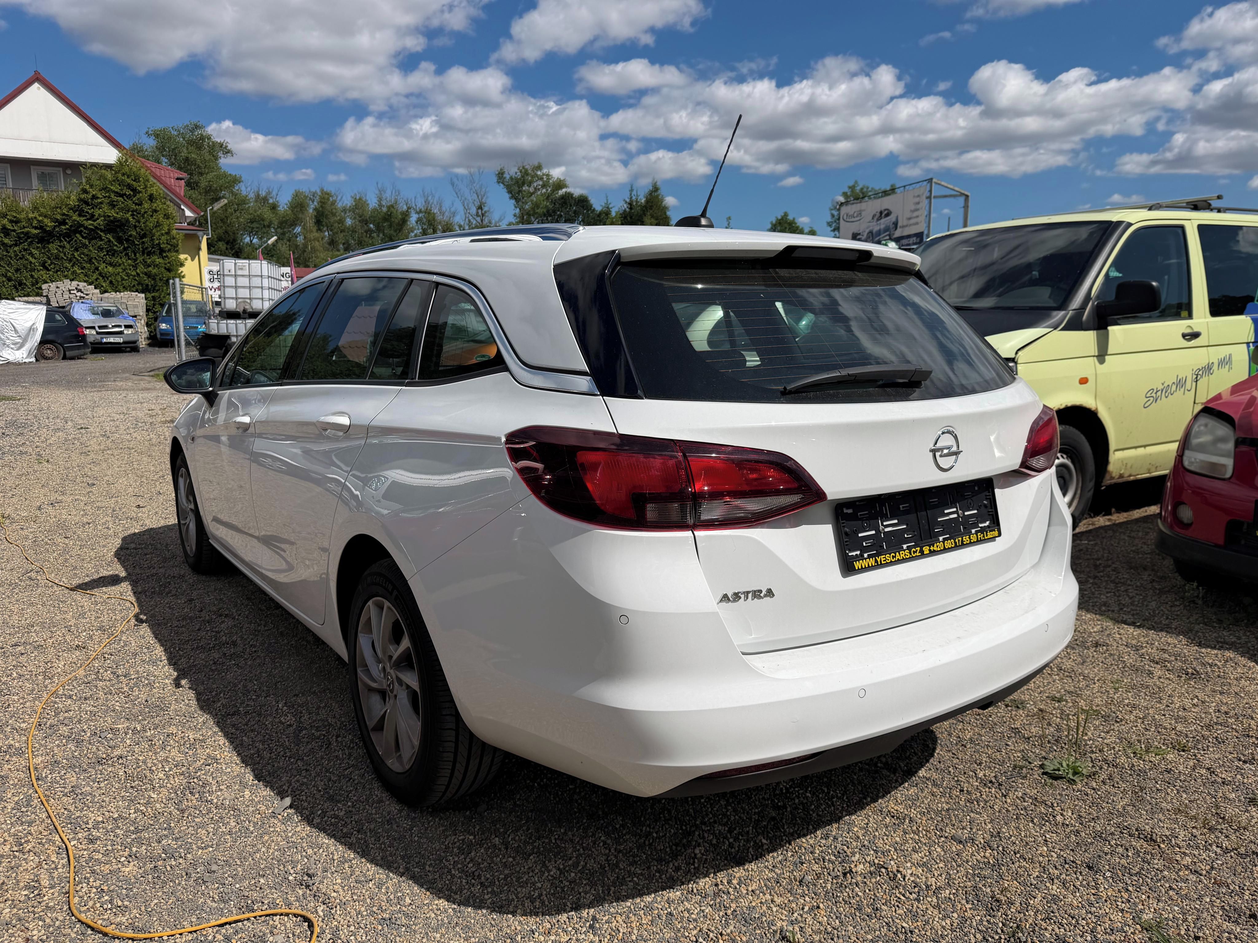 Opel Astra, 1.5CDTi Sports Tourer - fotka 4