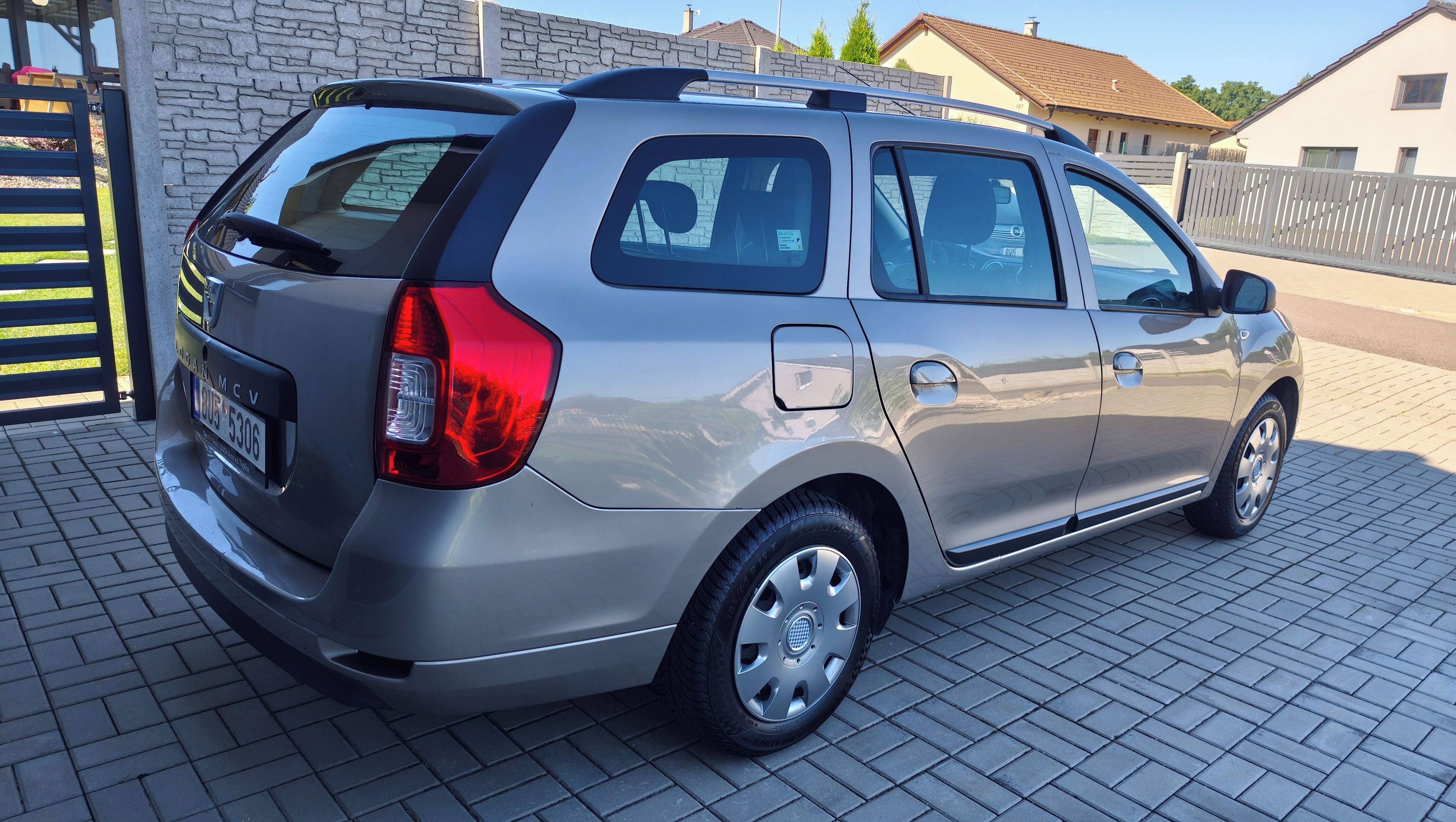 Dacia Logan, 1.2 55kw benzín - fotka 3