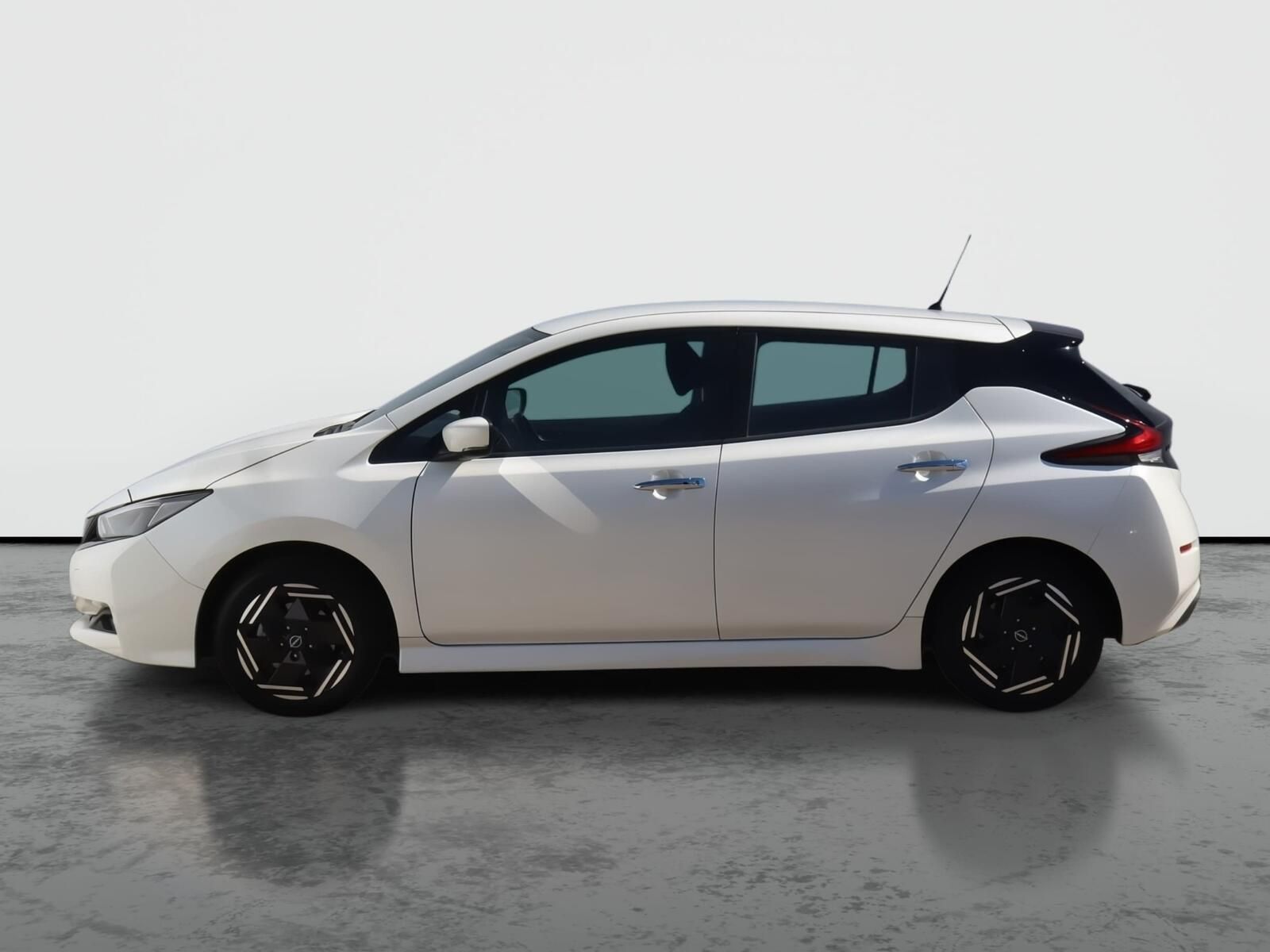 Nissan LEAF, 40 kWh, SoH 93%, Automat - fotka 3