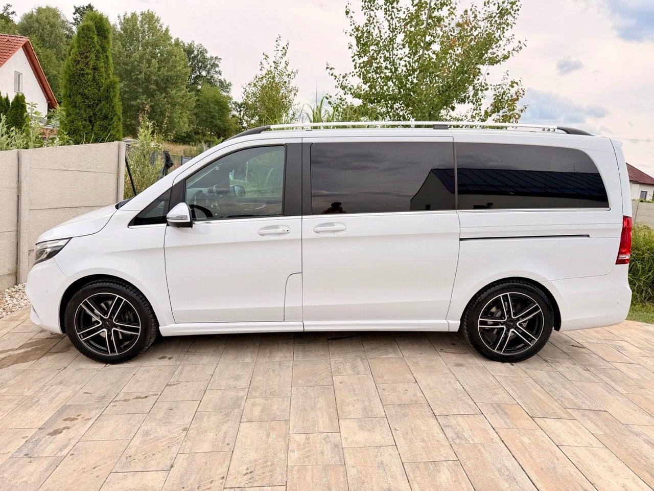 Mercedes-Benz Třídy V, V 300 d 4MATIC AMG XL DPH - fotka 2