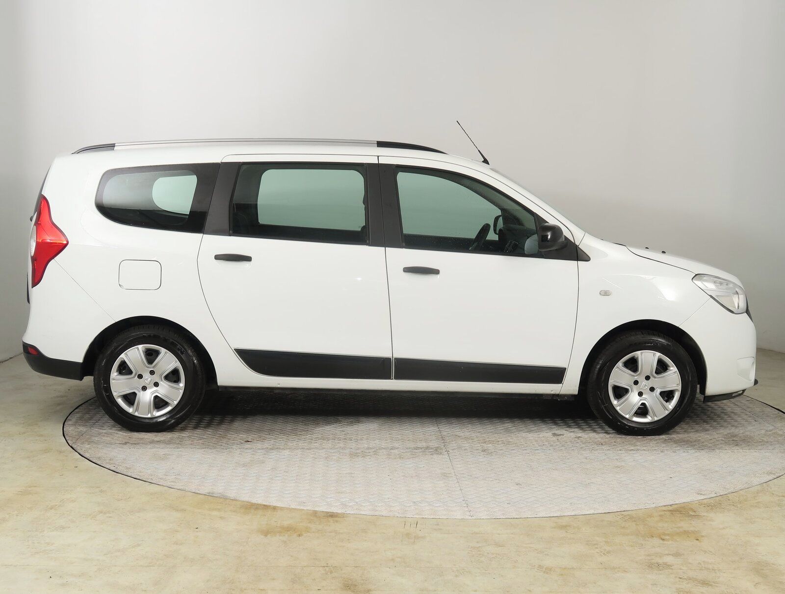 Dacia Lodgy, 1.5 Blue dCi, Comfort, ČR - fotka 6