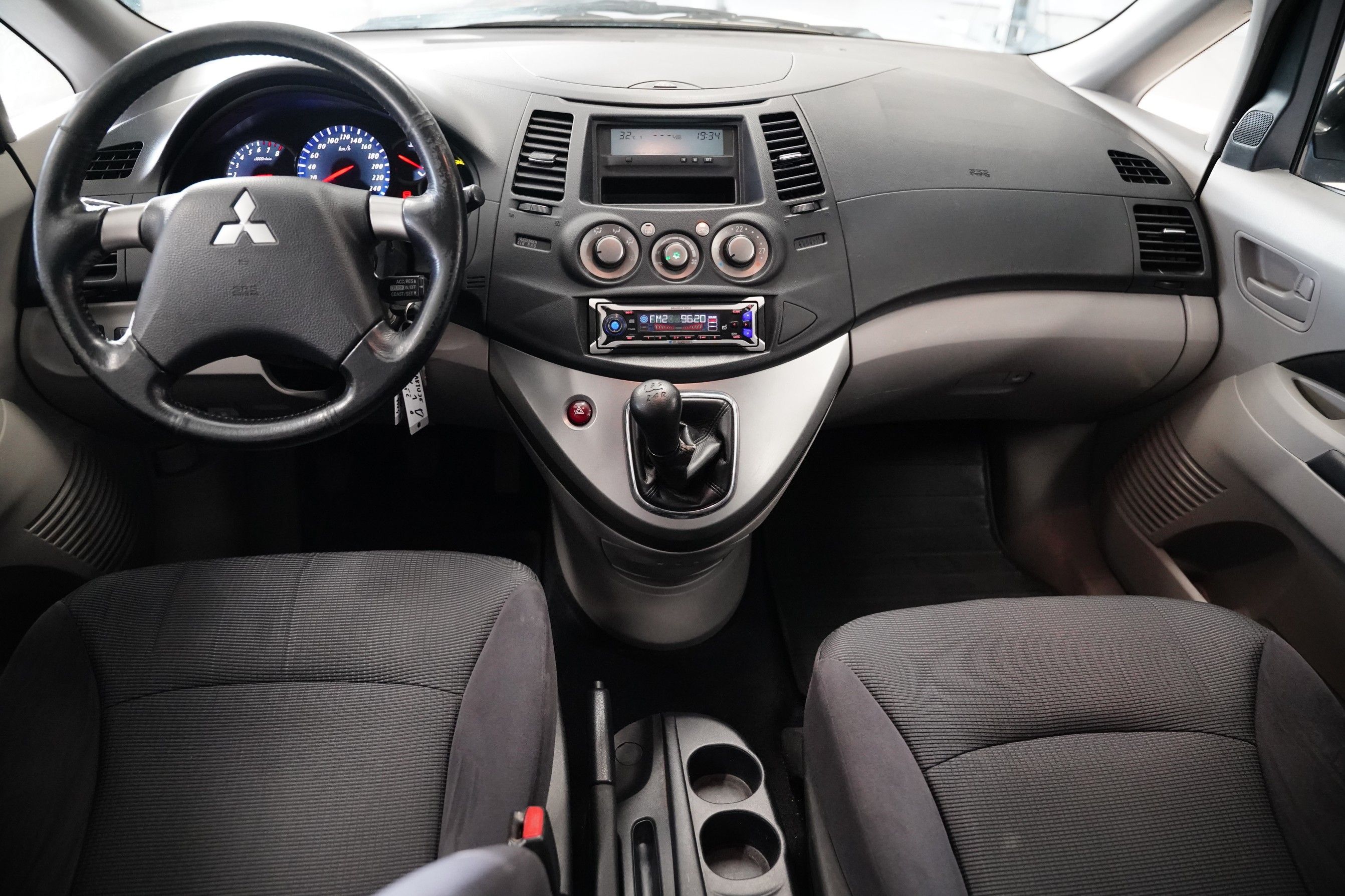 Mitsubishi Grandis, 2.4 121KW - fotka 6