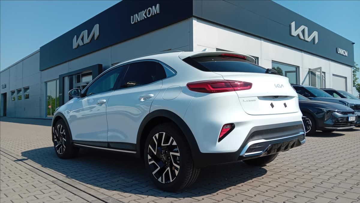Kia XCee´d, 1,6 T-GDi 7DCT EXCLUSIVe - fotka 4