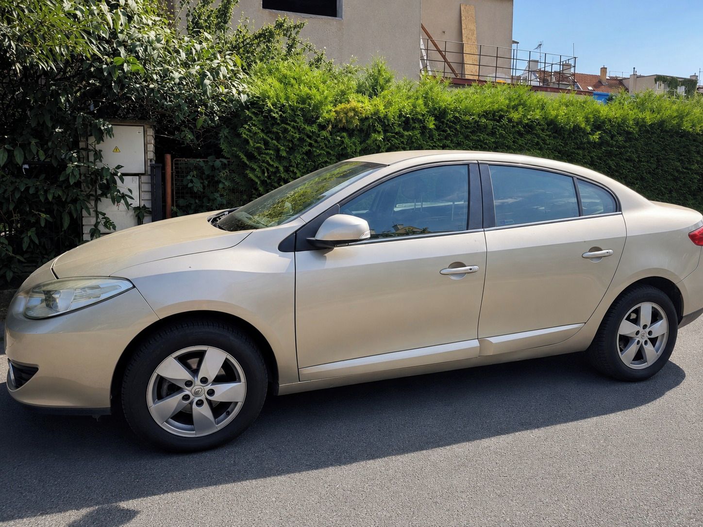 Renault Fluence, 1.6 16V, 81 kW - aut.klima - fotka 2