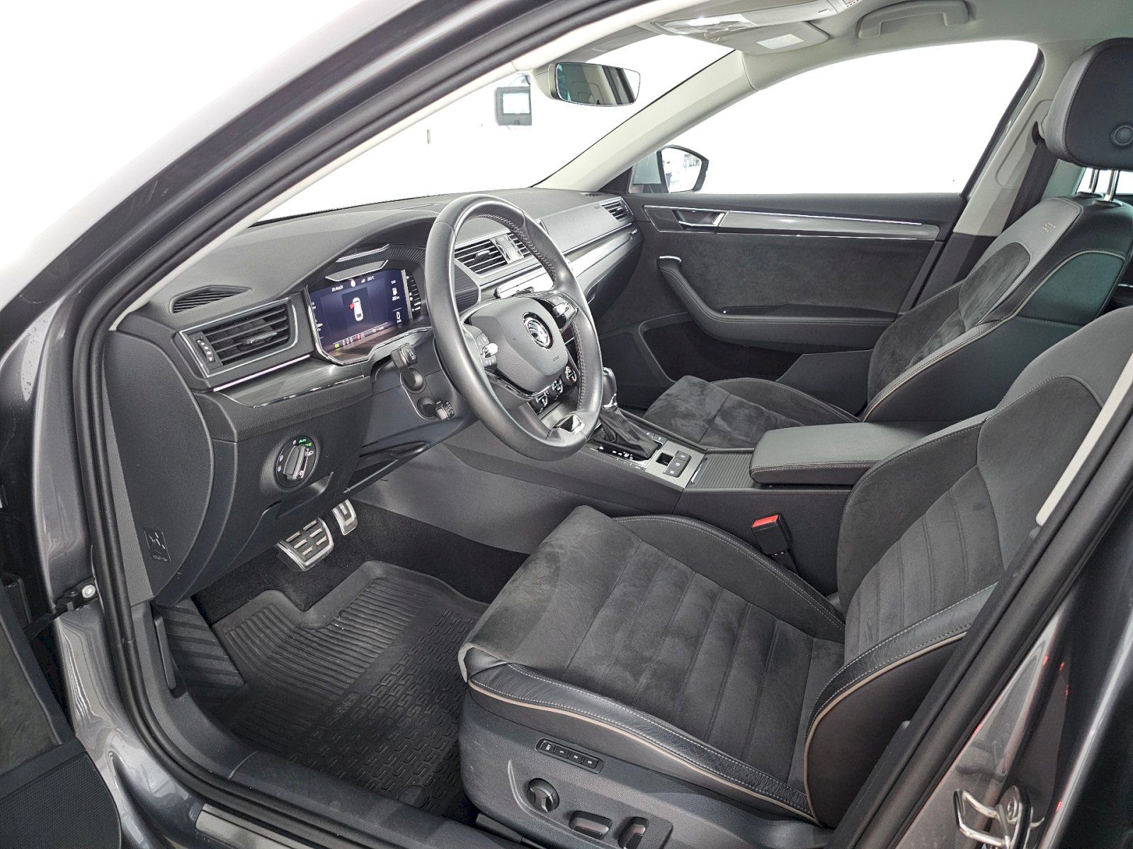 Škoda Superb, 2.0TDi 147kW 4X4 SCOUT BUSINES - fotka 6