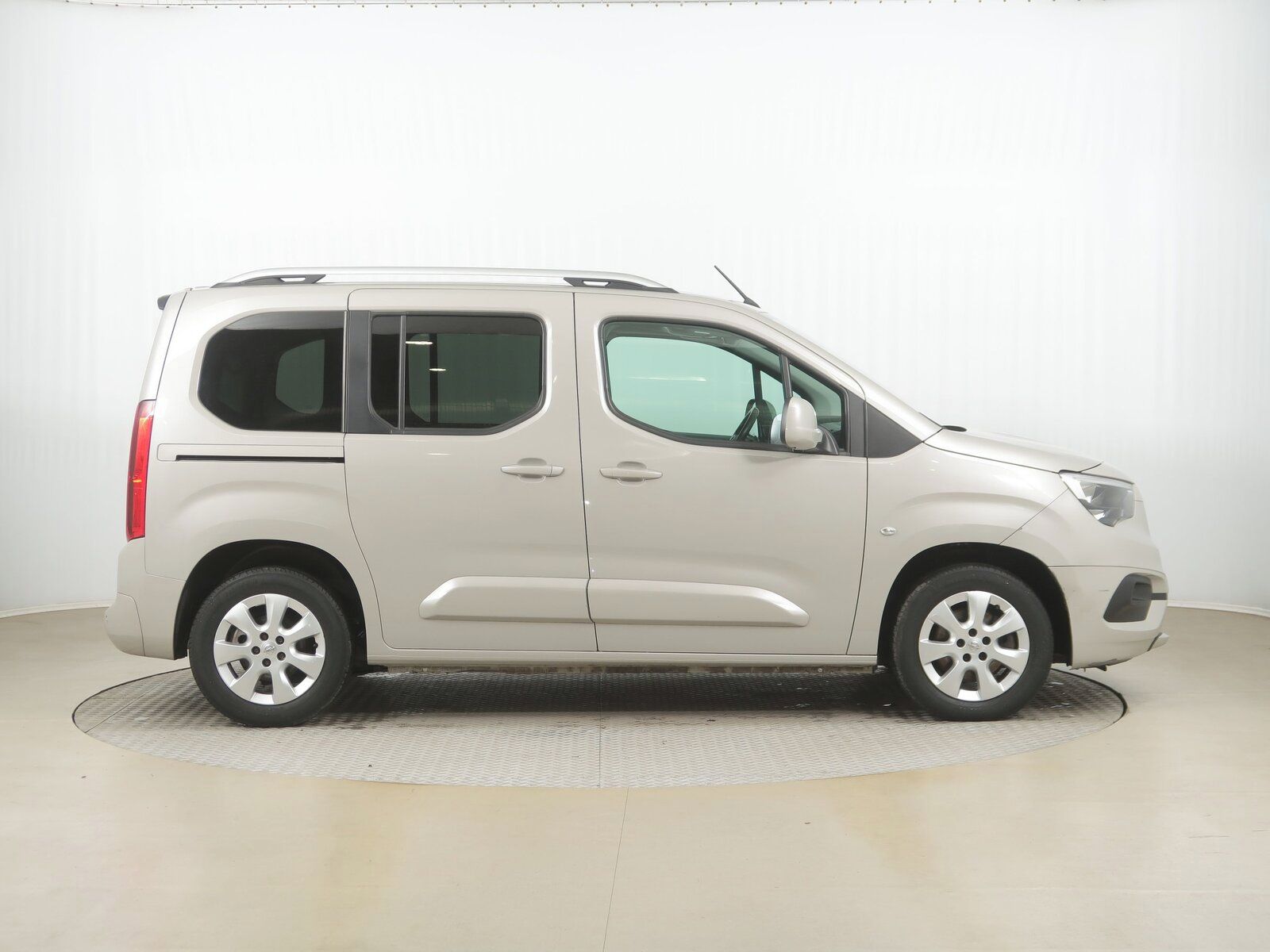Opel Combo, 1.2 Turbo, Enjoy, 5Míst, Klima - fotka 6