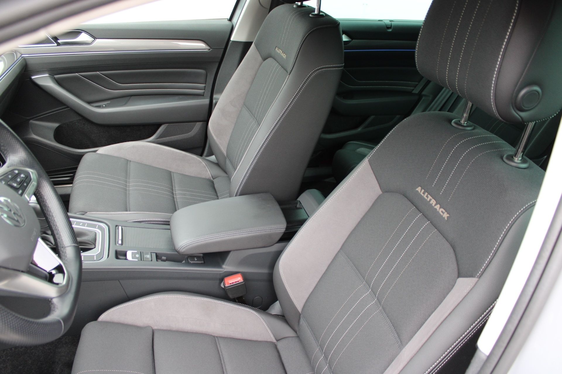 Volkswagen Passat, 2.0 TDI DSG 147kW WEBASTO - fotka 6