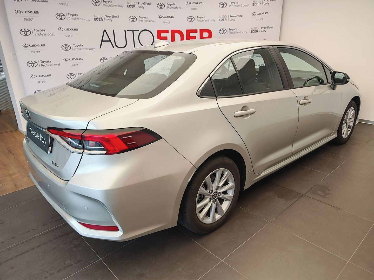 Toyota Corolla, 1.8 Hybrid Comfort e-CVT sedan - fotka 4