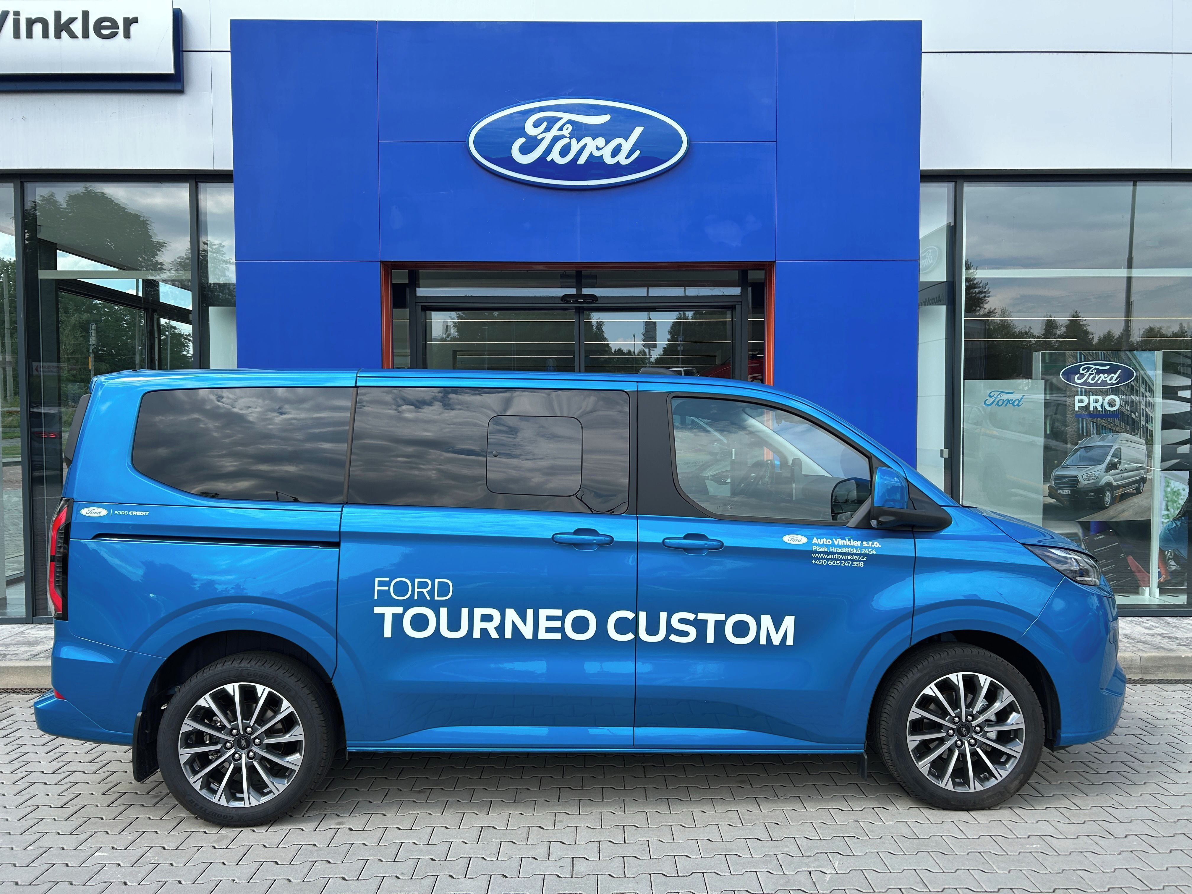 Ford Tourneo Custom, Titanium X L1 2.5 PHEV 171kW - fotka 5