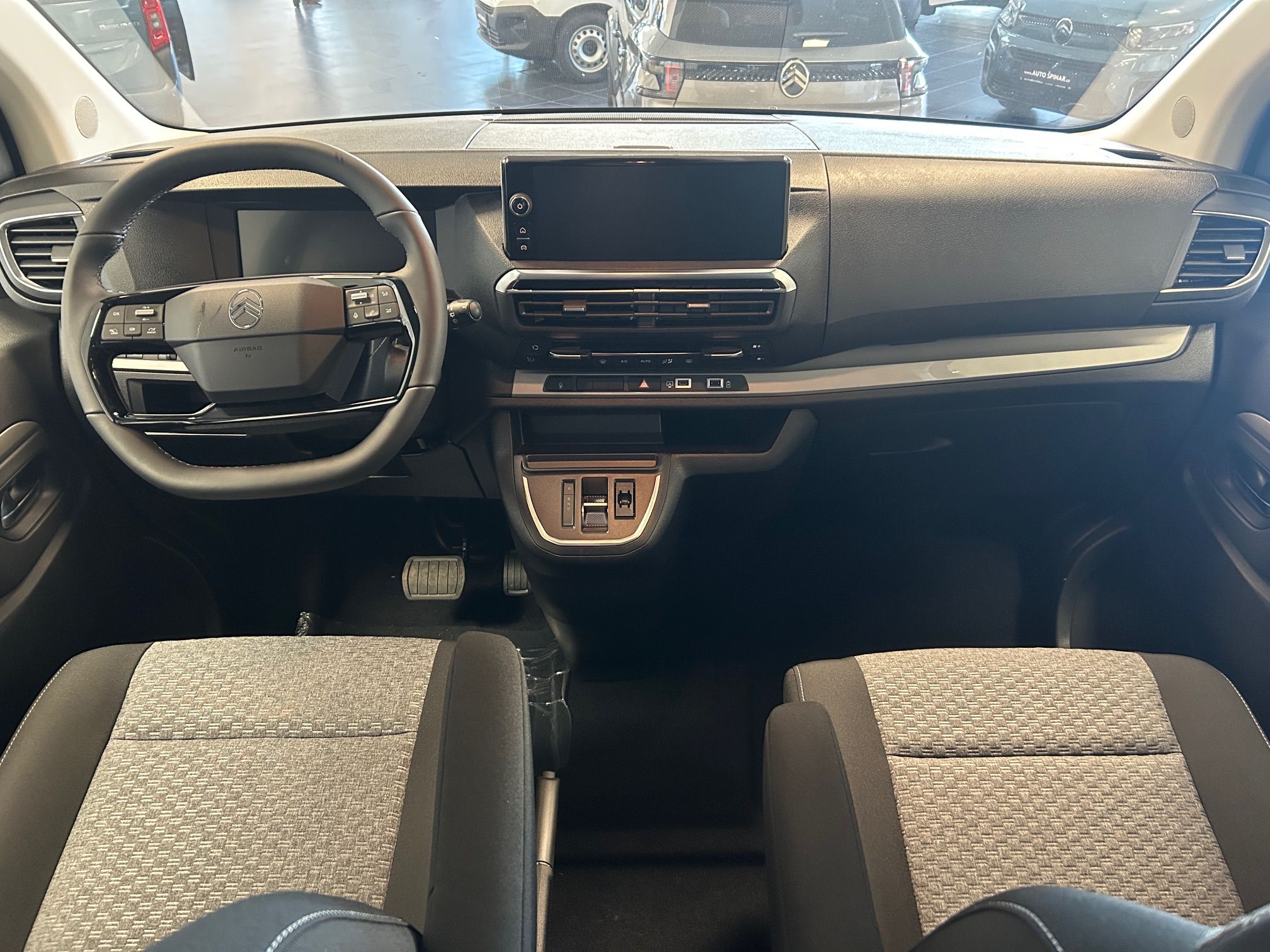 Citroën SpaceTourer, FEEL M 2.2 HDi 180k EAT8 8 mís - fotka 6