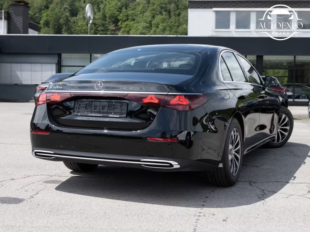 Mercedes-Benz Třídy E, 220d Avantgarde*360KAMER*KŮŽE - fotka 2