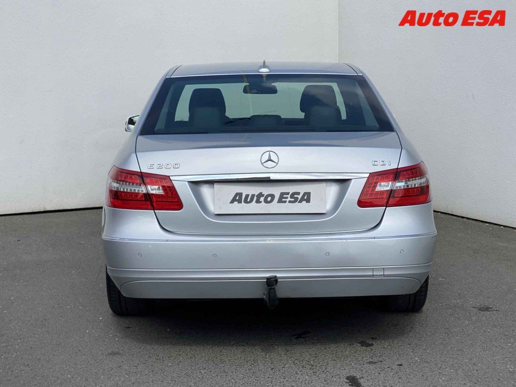 Mercedes-Benz Třídy E, 2.1 D - fotka 5