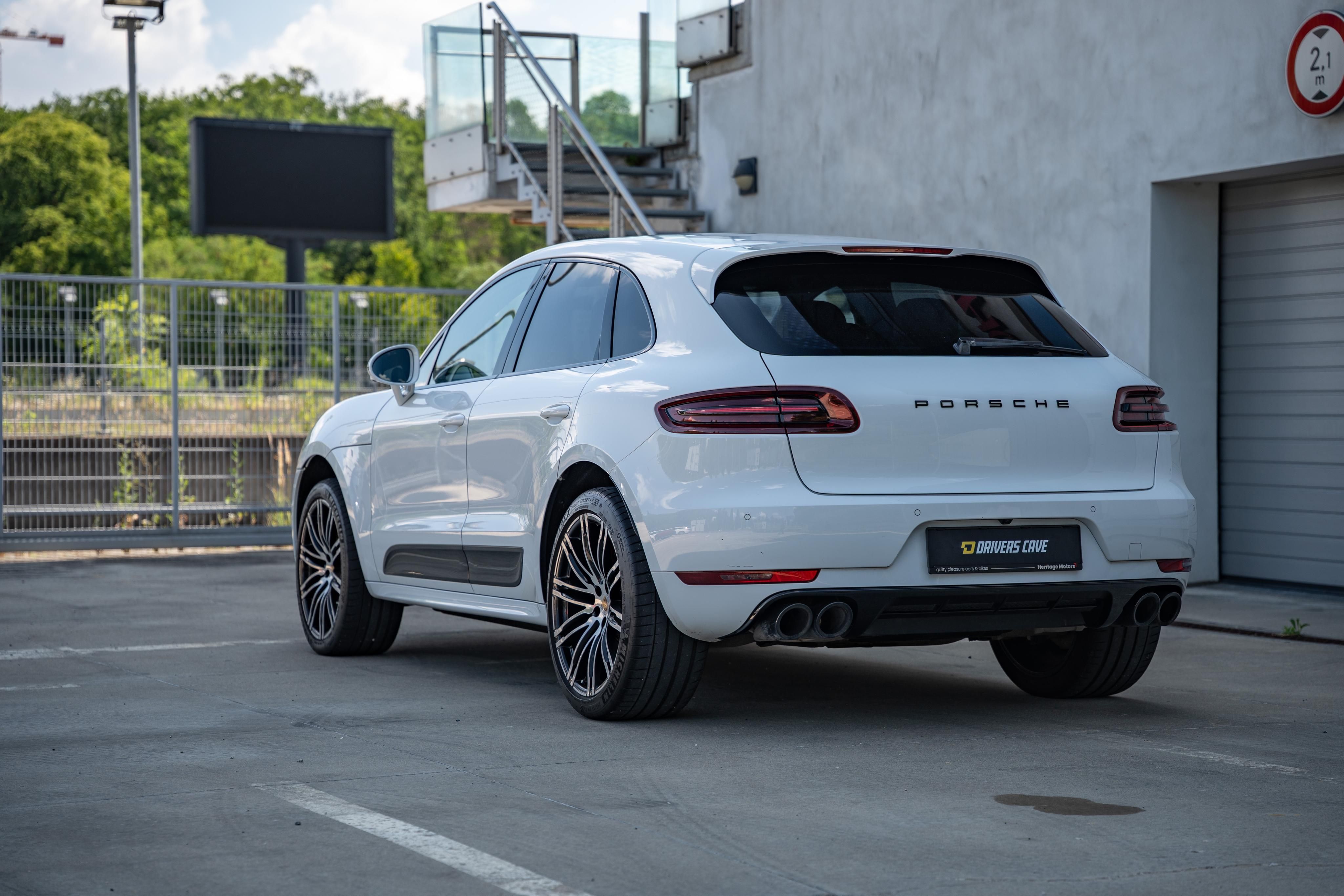 Porsche Macan, 3.6 Turbo Performance & Black - fotka 6