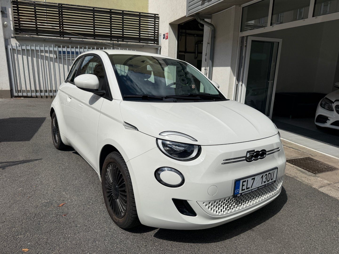 Fiat 500E, Action