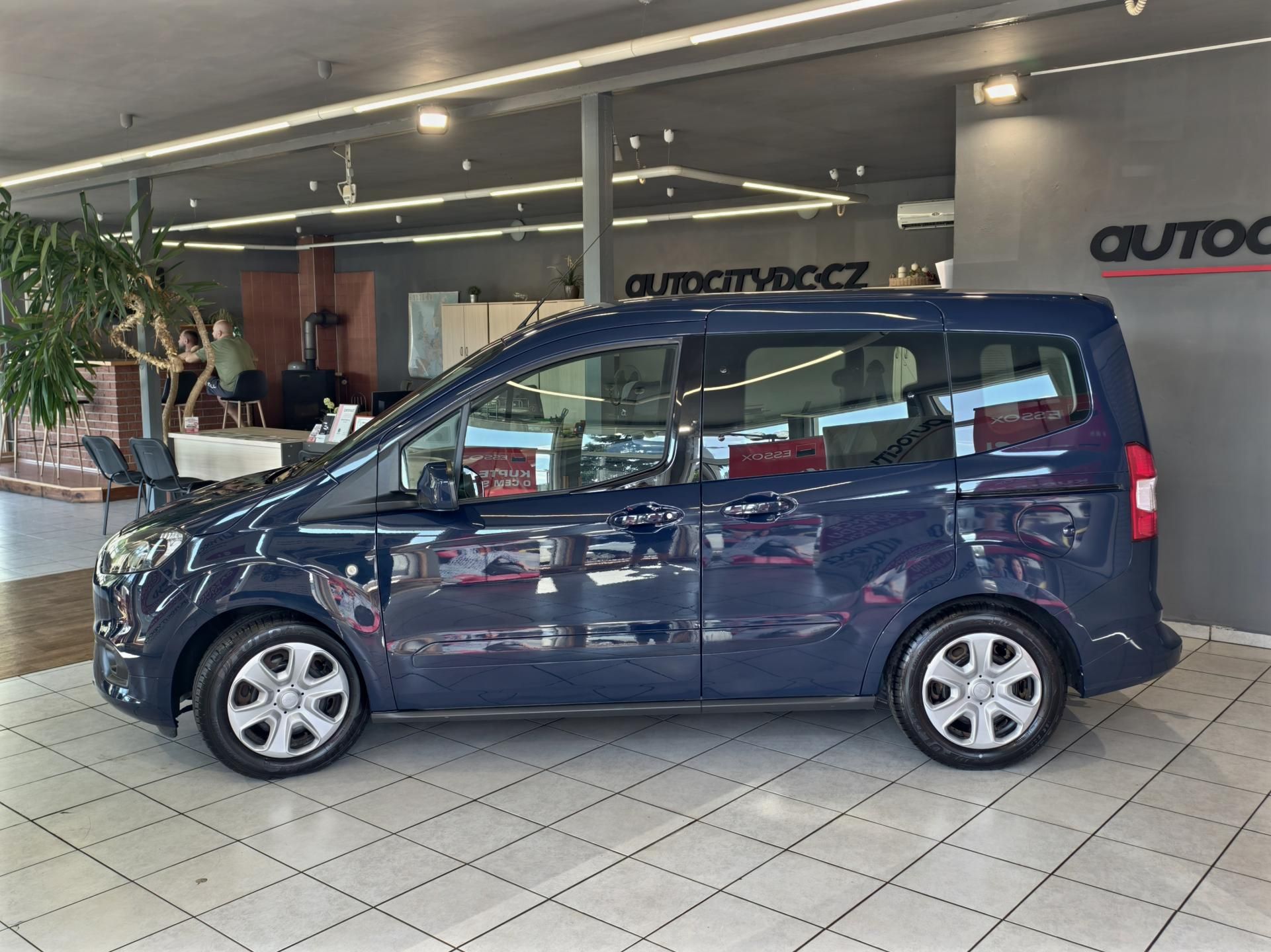 Ford Tourneo Courier, 1.5 TDCi VÝHŘEVY, PDC, ČR, DPH - fotka 4