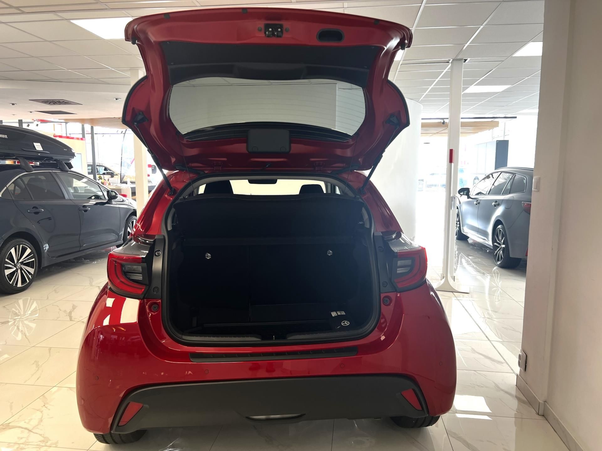 Toyota Yaris, 1,5 HEV STYLE + PAKET PROTECTI - fotka 6