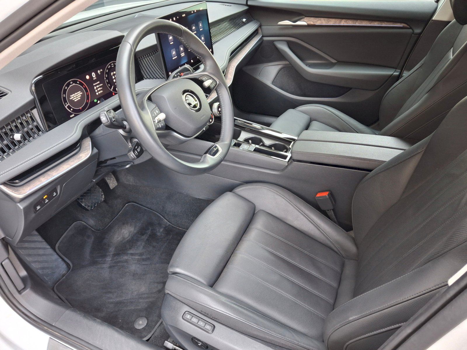 Škoda Superb, Combi L&K DSG 2,0TDi 110kW - fotka 6