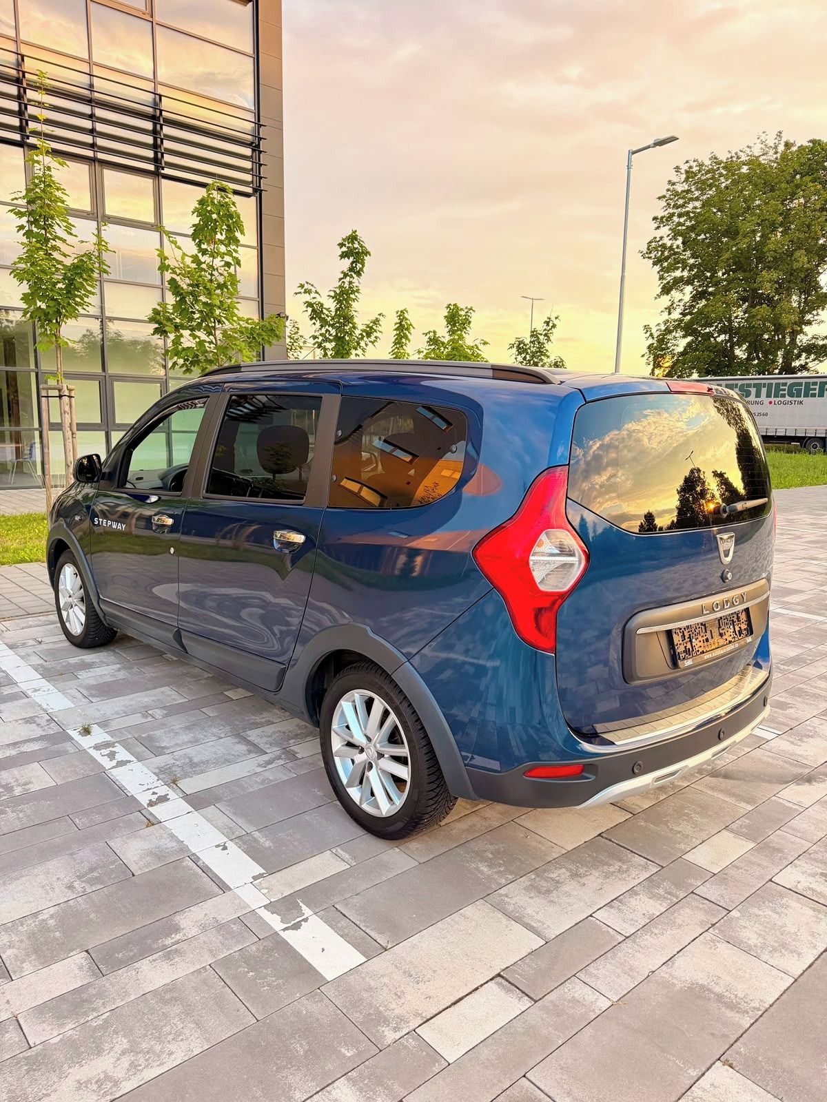 Dacia Lodgy, 1.6 SCe 7 míst - fotka 6