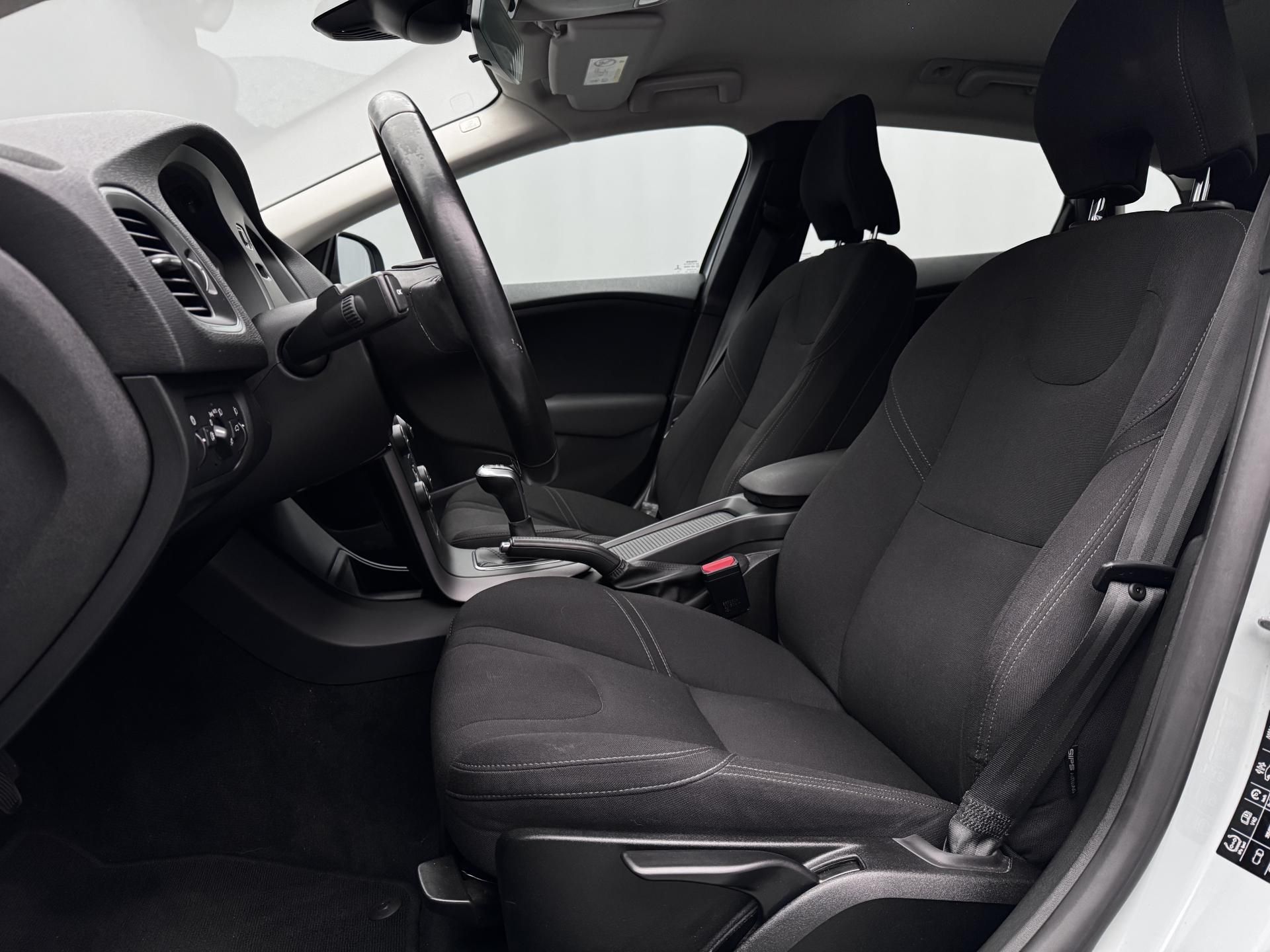 Volvo V40, T2 KINETIC CZ 1.maj - fotka 3