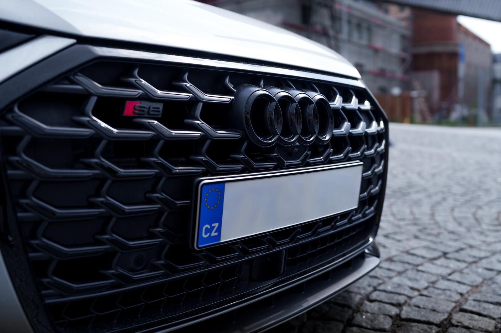 Audi S8 - fotka 6